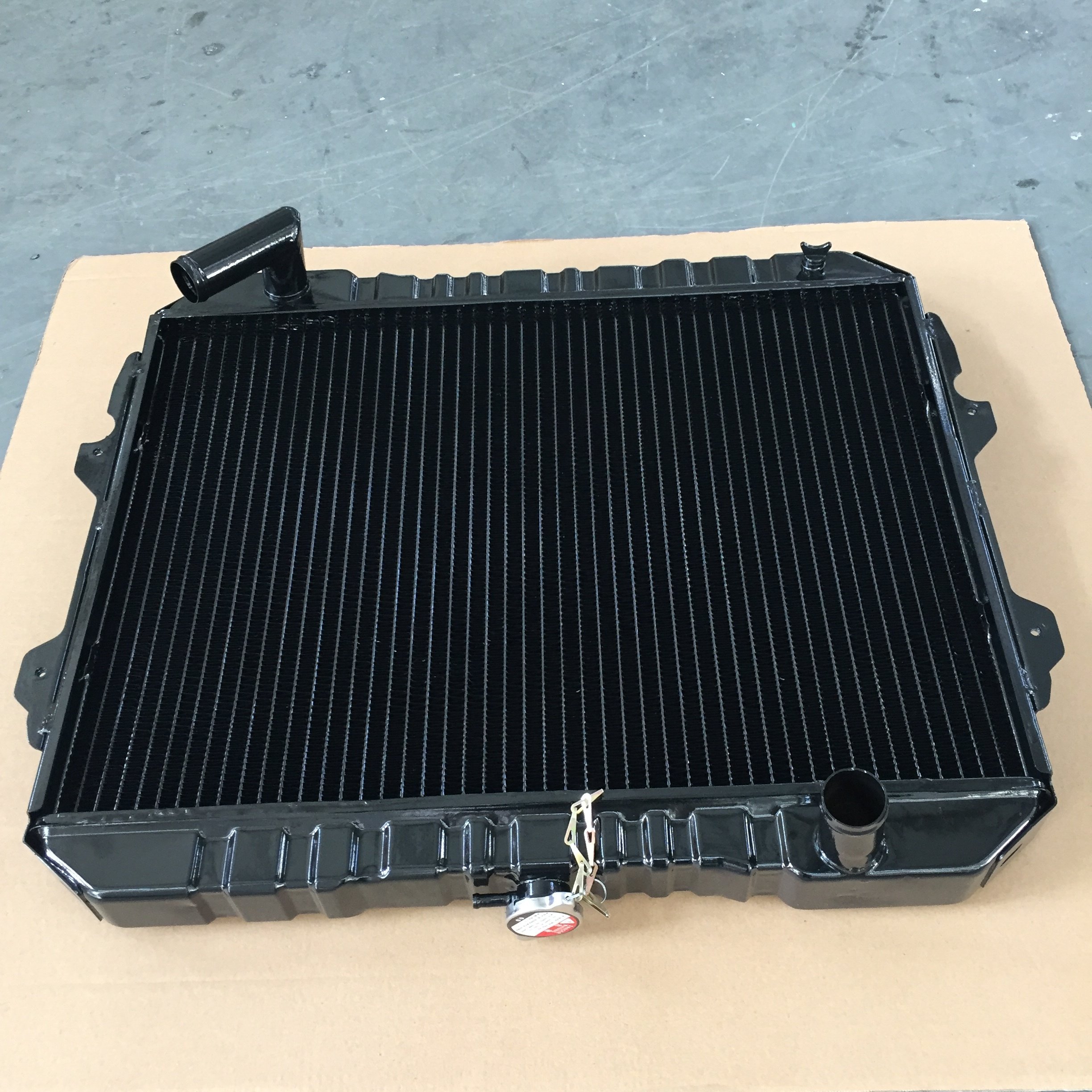 H100 H200 GALLOPER PAJERO Radiator for Hyundai Car Grace Mini Bus 25310-4A100 25310-43800 25310-43820