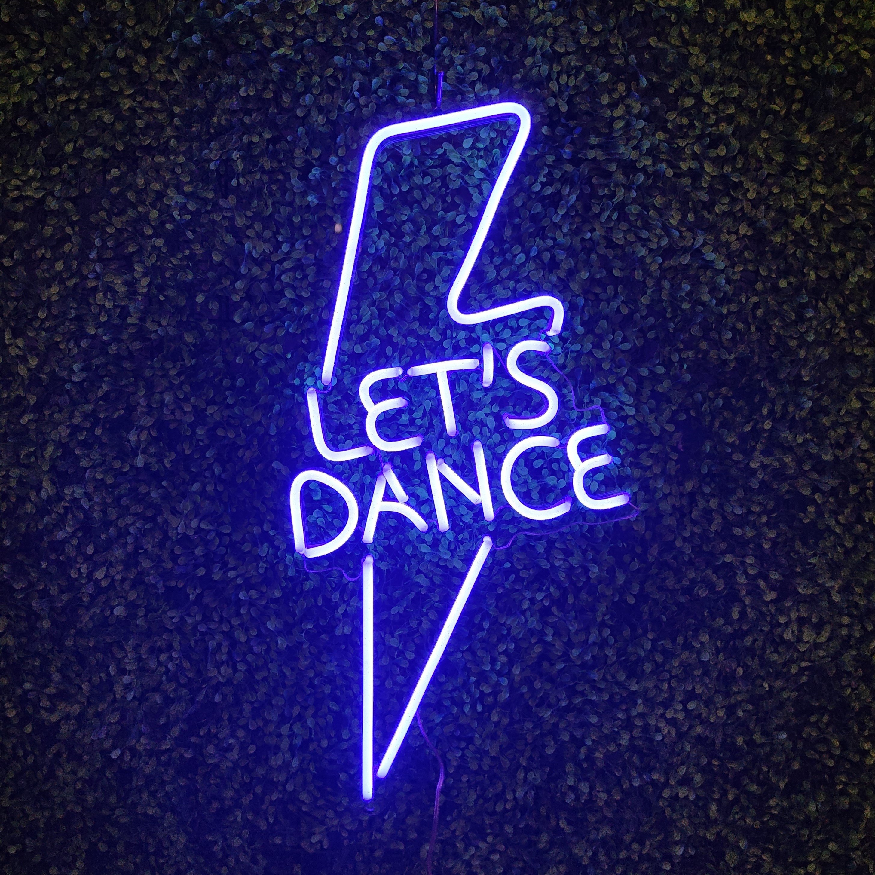 Koncept Drop-shipping New Arrival Custom LED Acrylic Letter Light Bar Shop Advertising Cocktails & Dream Party Neon Sign