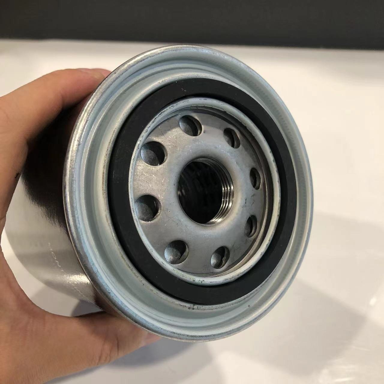 KM Auto Parts China Factory Engine Parts High air Flow Car Oil Filter OE 1768402 Fit for SCANIA 3-series 3-series 4-series Bus