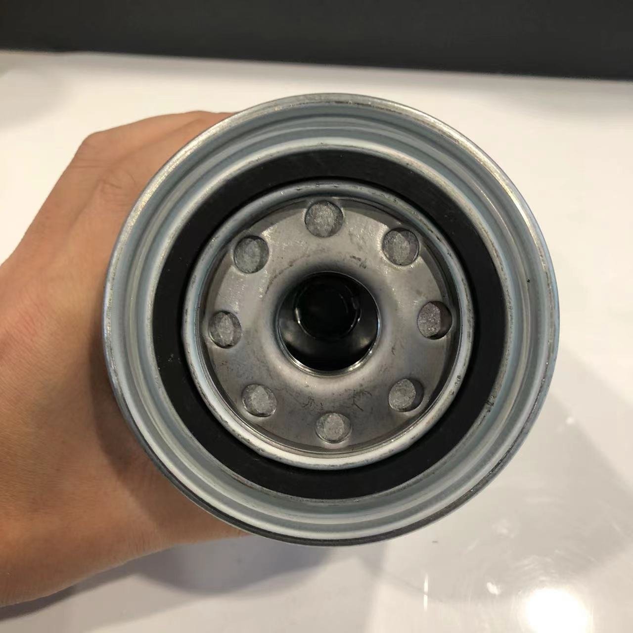 KM Auto Parts China Factory Engine Parts High air Flow Car Oil Filter OE 1768402 Fit for SCANIA 3-series 3-series 4-series Bus
