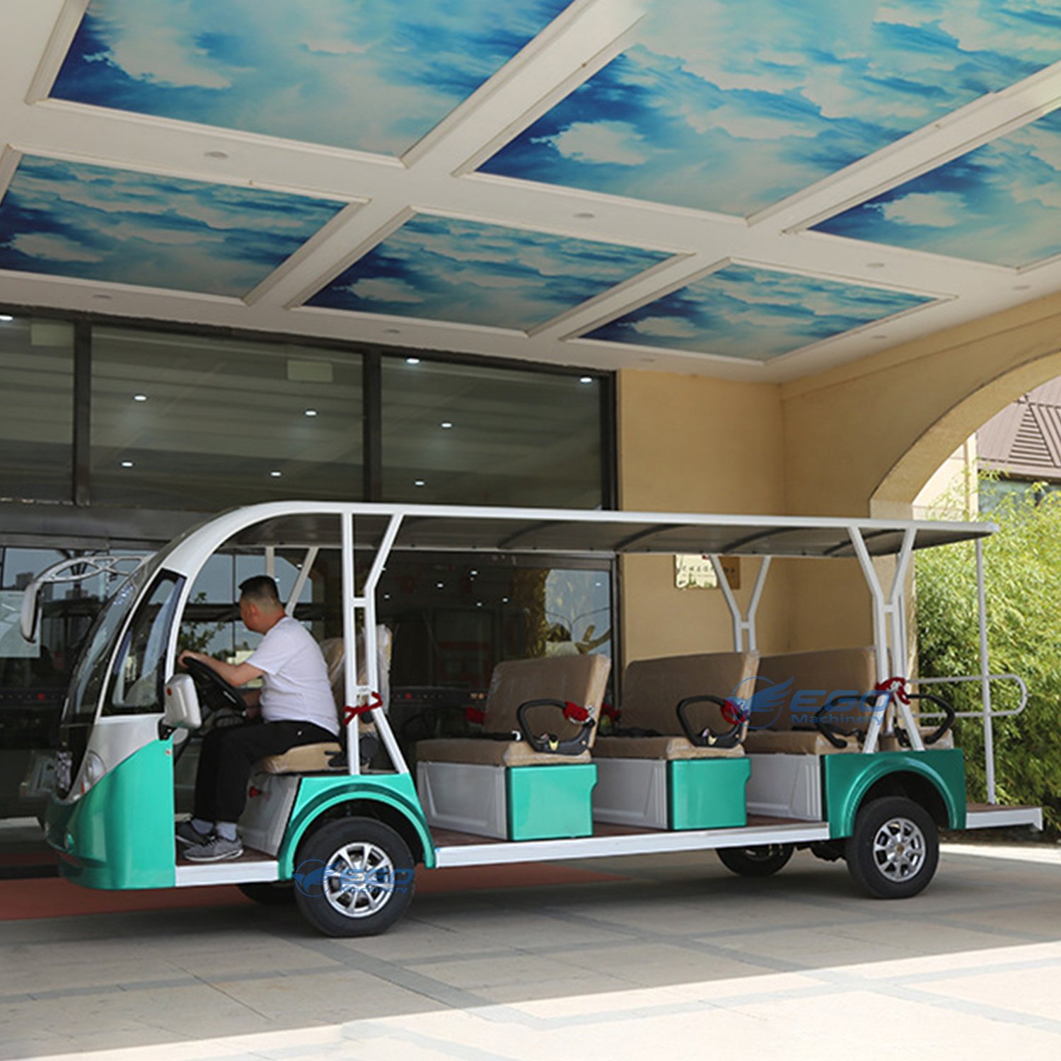 Hot Sale Sightseeing Bus Battery Powered Tourist Bus Customized Pure Electric Shuttle Bus for Sale