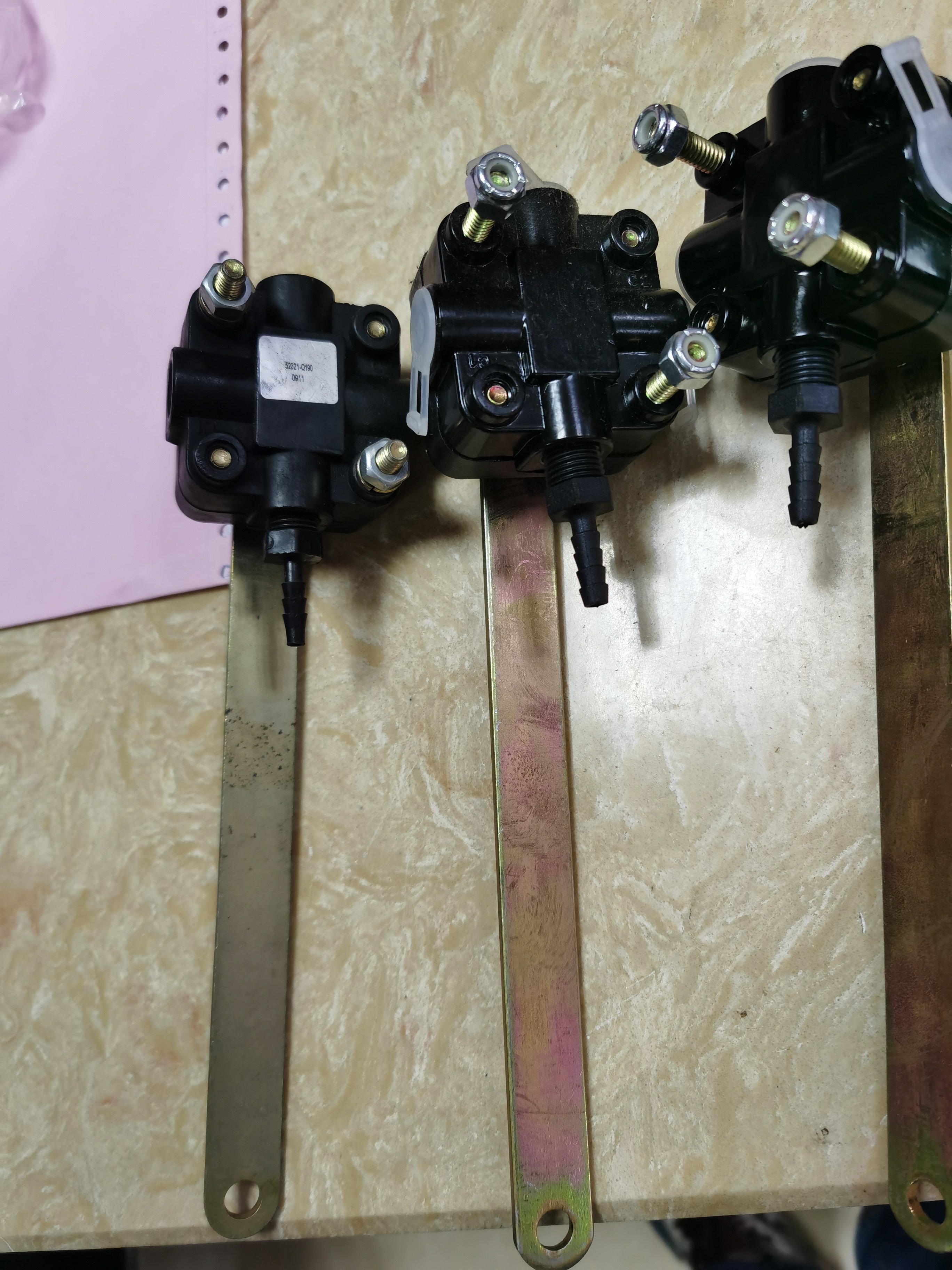 Big Quantity on Stock 52321-Q190 52321-Q242 Level Height Valve for Daewoo Bus Auto Part