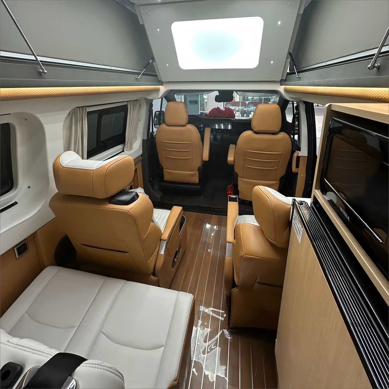 QXN RV V362 Diesel 6-Seater Used Car Turbo Engine Automatic Gearbox Hydraulic Steering System R16 Tire Size FWD Bus Type
