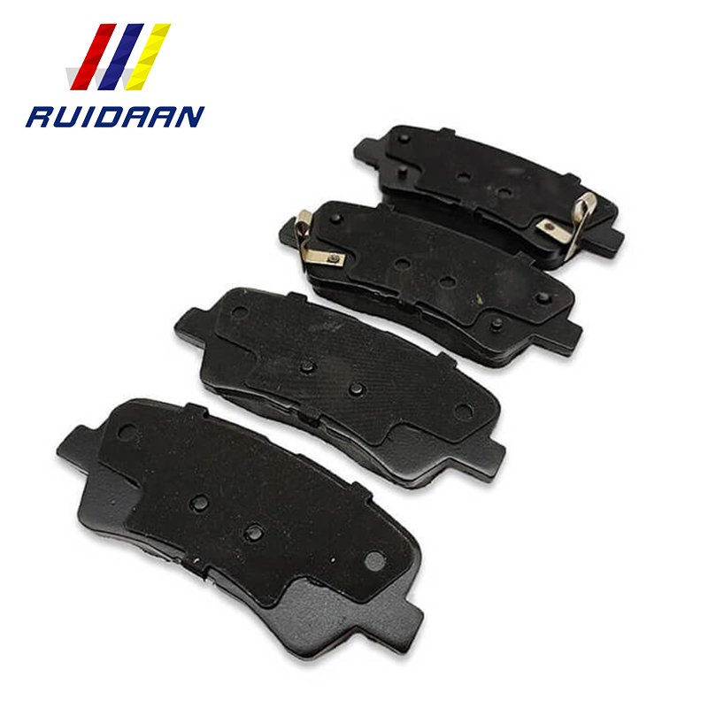 China Manufacture 04465-06160 Auto Car Parts Spare Ceramic Disc Front Brake Pad