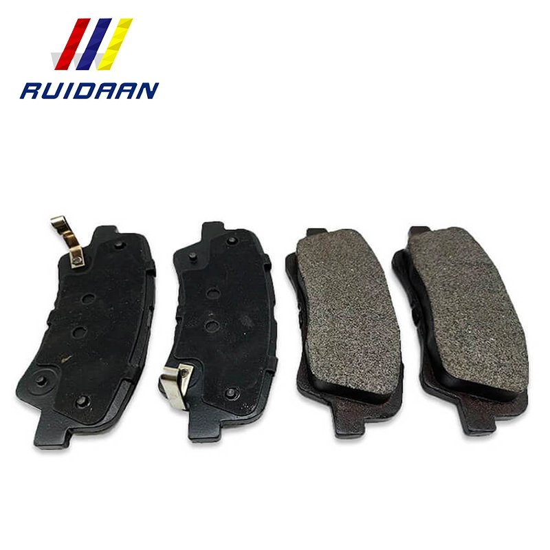China Manufacture 04465-06160 Auto Car Parts Spare Ceramic Disc Front Brake Pad