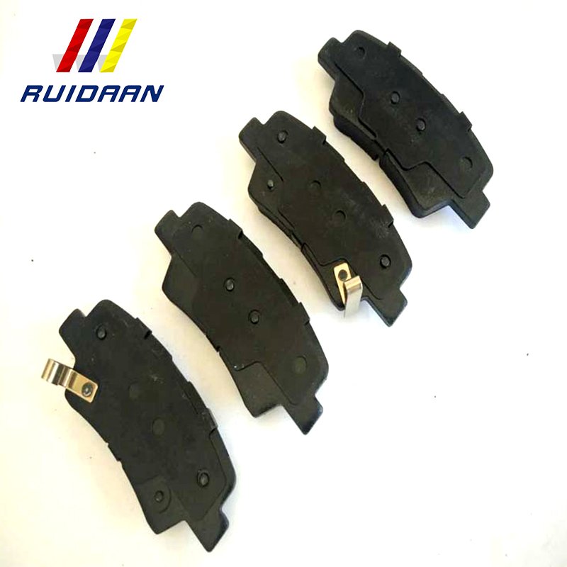 China Manufacture 04465-06160 Auto Car Parts Spare Ceramic Disc Front Brake Pad