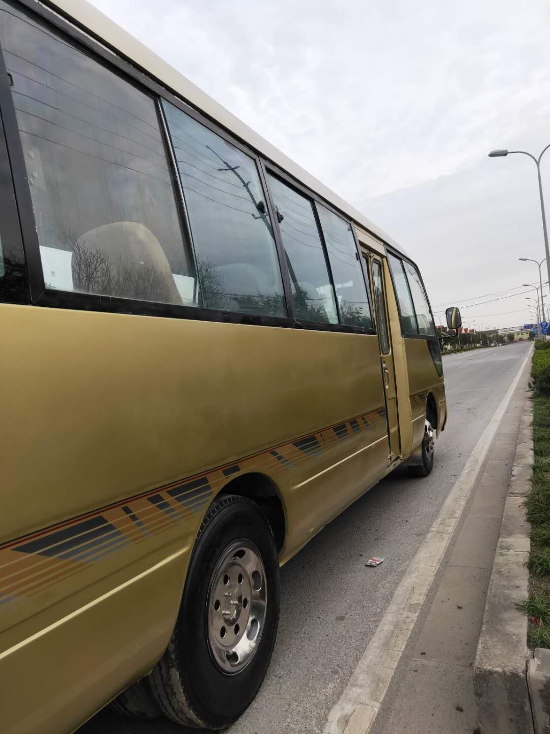 Toyot coaster coach Bus With Good Ac and Orignal Engine 30 Passengers Less Working Hours Second Hand Coaster Van Minibus
