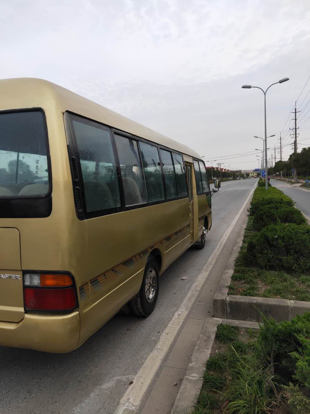 Toyot coaster coach Bus With Good Ac and Orignal Engine 30 Passengers Less Working Hours Second Hand Coaster Van Minibus