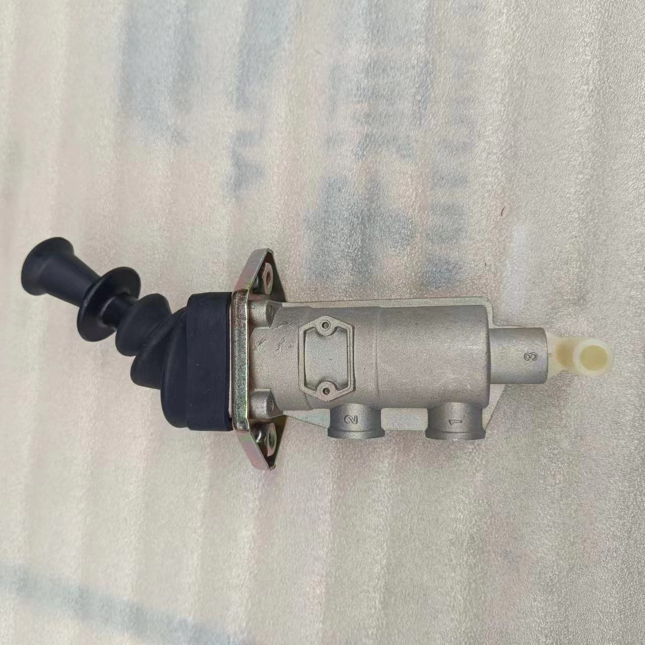 Bus Spare Parts 77M020A Manual Reverse Acting Brake Valve Hand Brake Valve