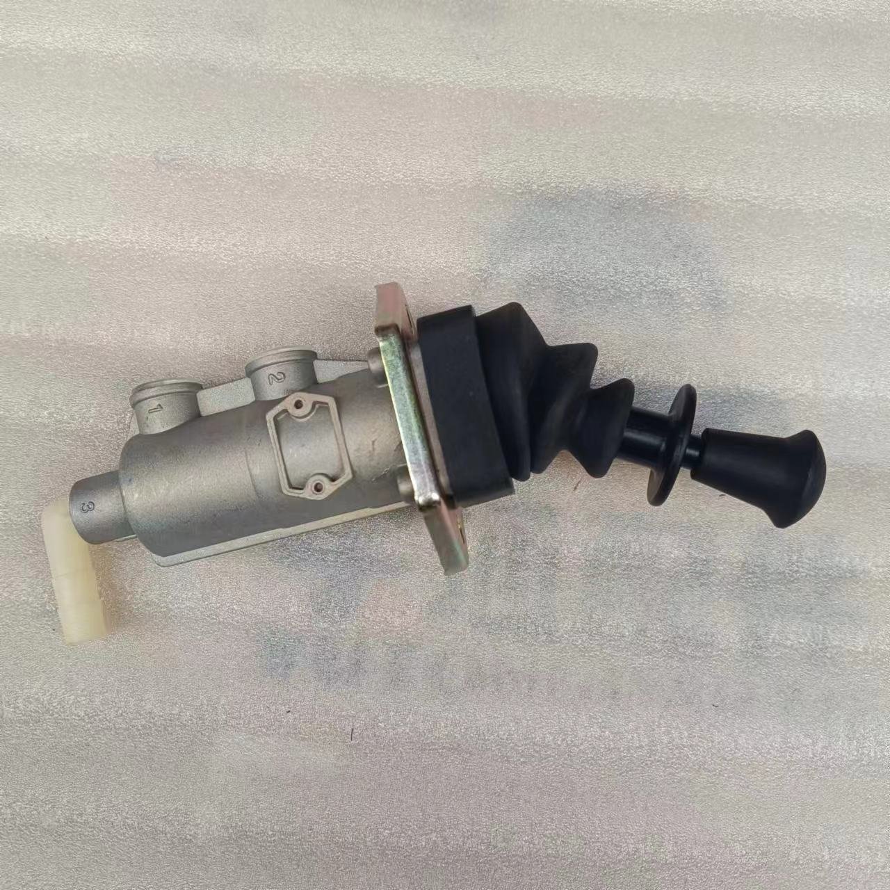 Bus Spare Parts 77M020A Manual Reverse Acting Brake Valve Hand Brake Valve