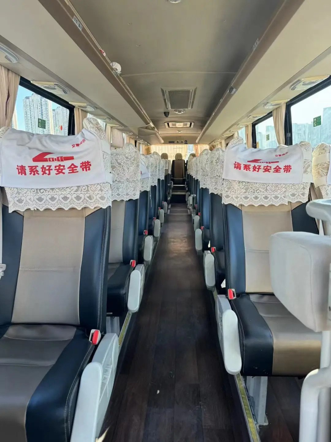Best Selling 32-Seater Yutong Mini Bus RHD Diesel Used Buses for Sale in China Manual Transmission