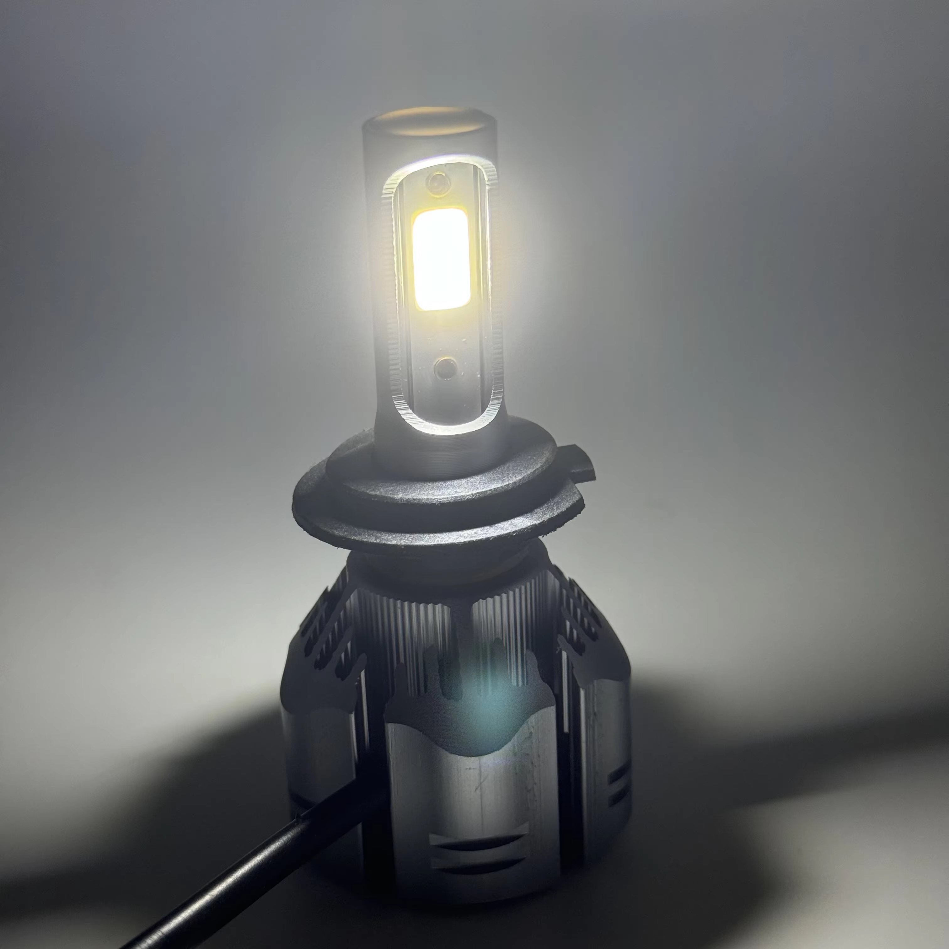 R11 COB ultra Bright 14000LM LED Car Headlights H1 H4 H11 High and Low Beam 50W Aluminum High and Low Beam New Fog Lights