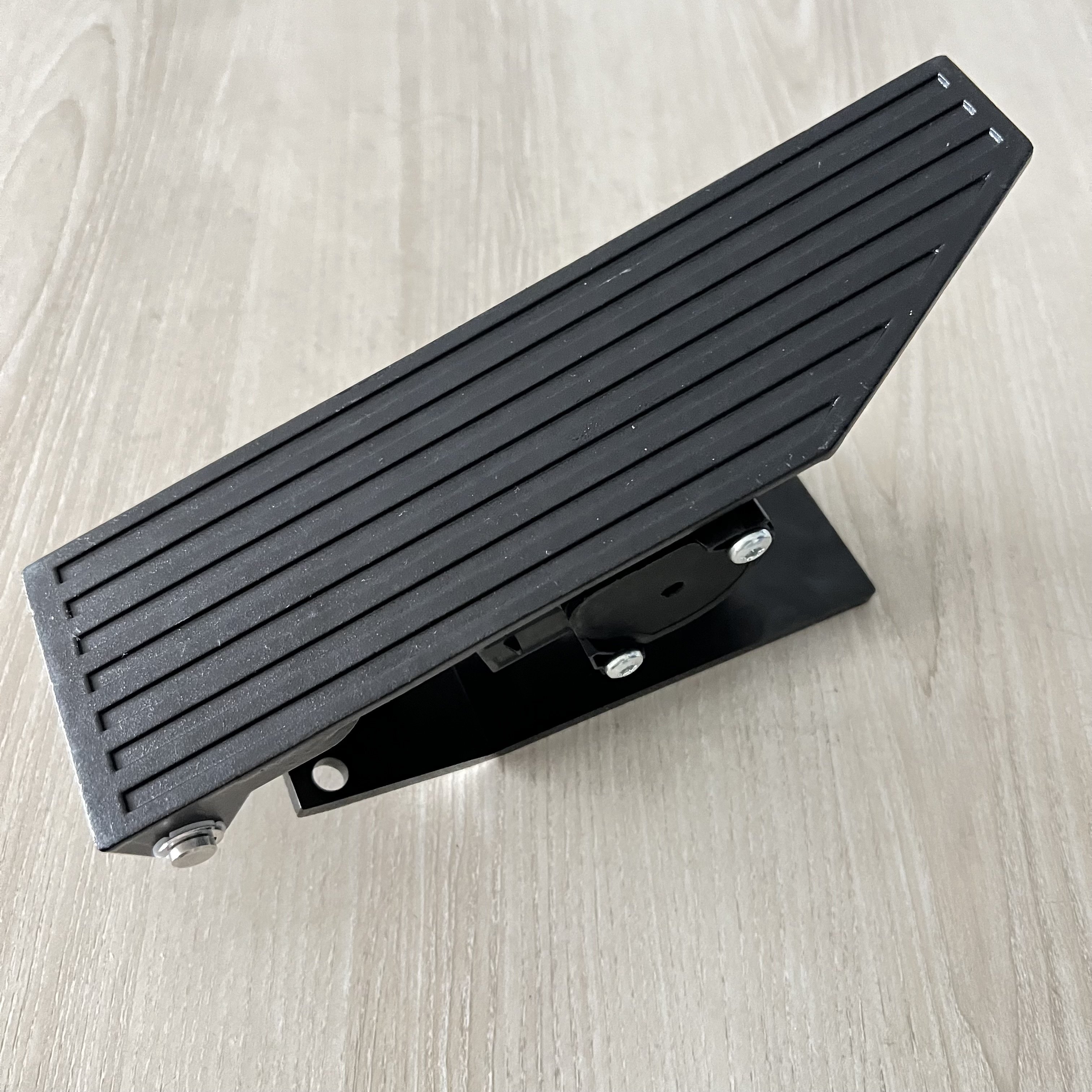 China OEM Factory IATF16949 Car Truck Accelerator Pedal for Mack Model DM MR RD