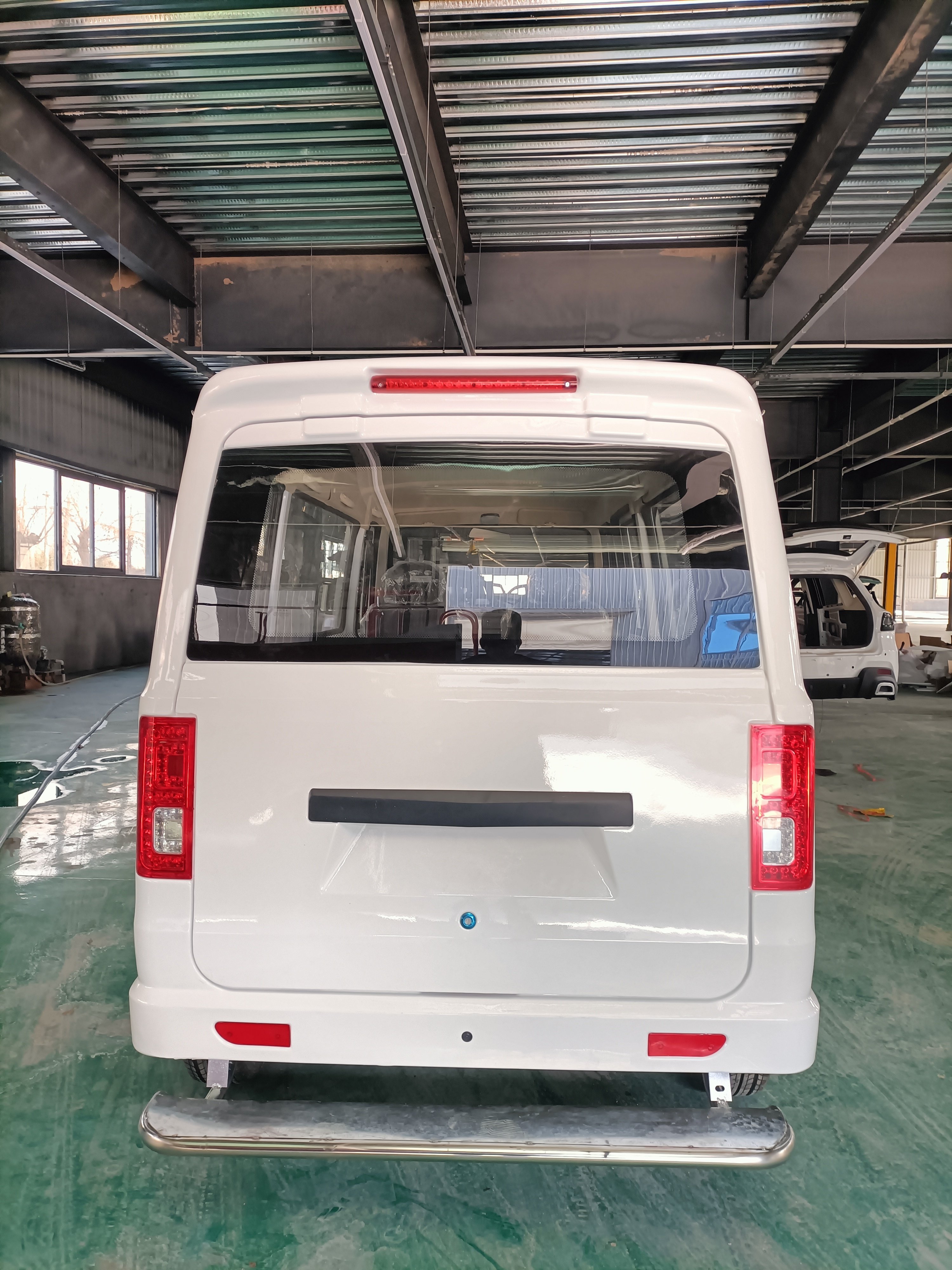High Quality Right Hand Mini Electric Passenger Van with Single Drive Motor RWD Fabric Seats Rear Camera for Sale