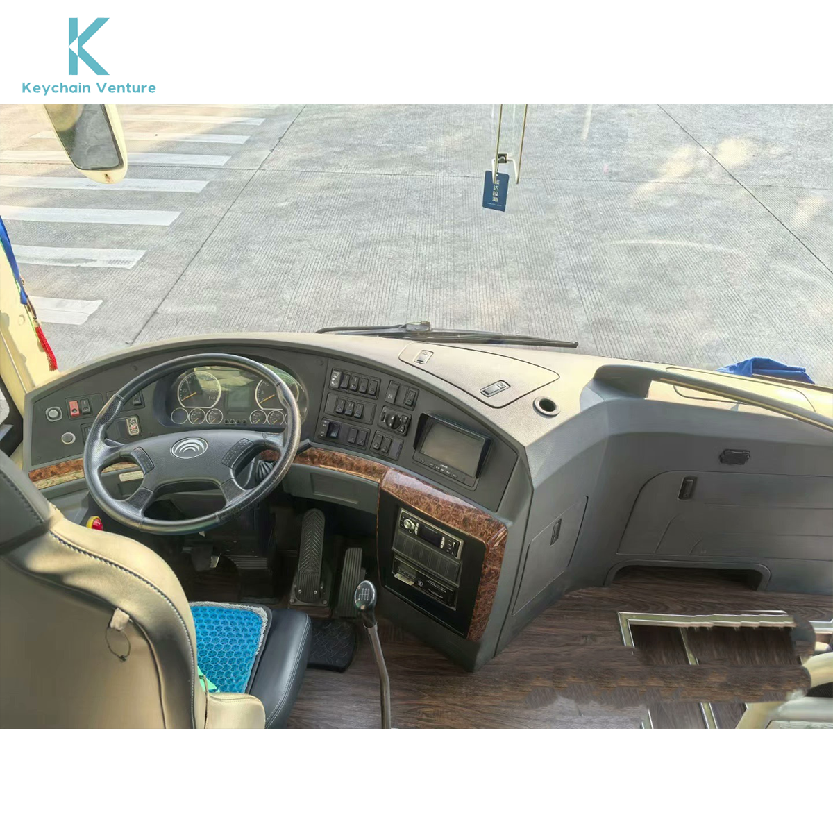 Yutong6125 Bus 55 Leather Seats, Interior of a New Luxury Bus, the Company's First-hand Car Price Beautiful