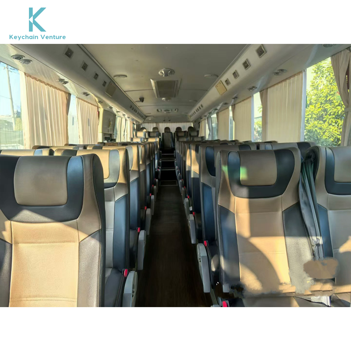 Yutong6125 Bus 55 Leather Seats, Interior of a New Luxury Bus, the Company's First-hand Car Price Beautiful