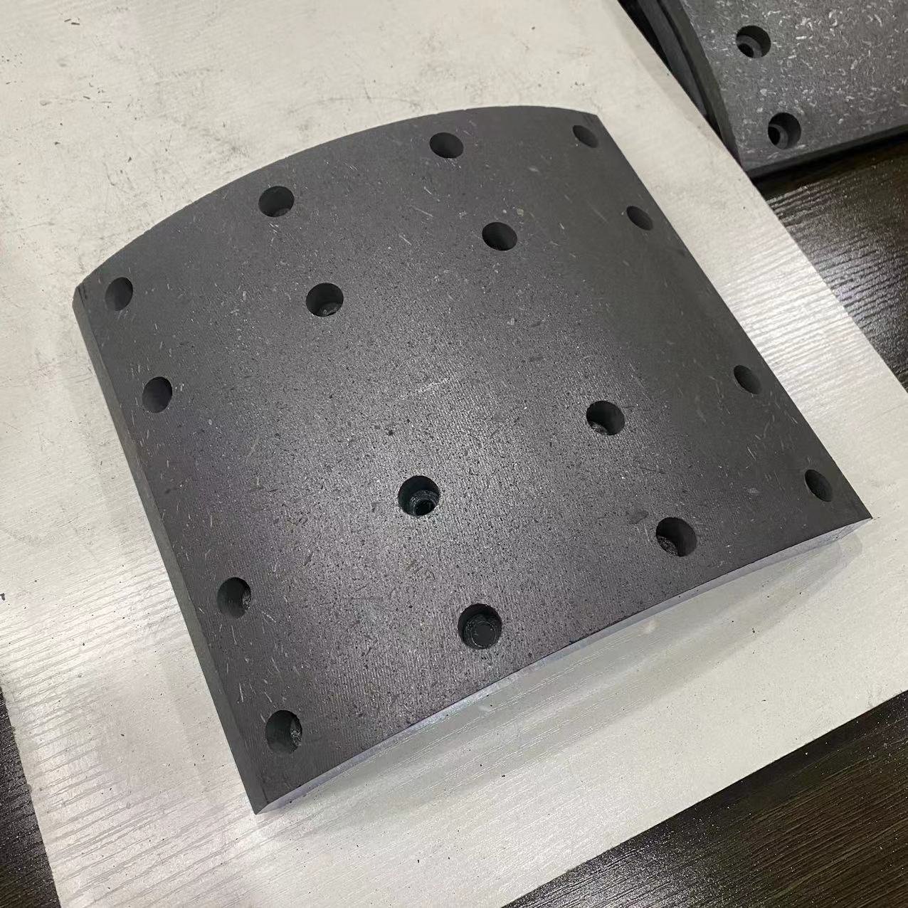 Factory Wholesale High Quality Brake Lining 1535249 19932 SV/41/2 for SCANIA Truck Bus Trailer Essential Brake System Component