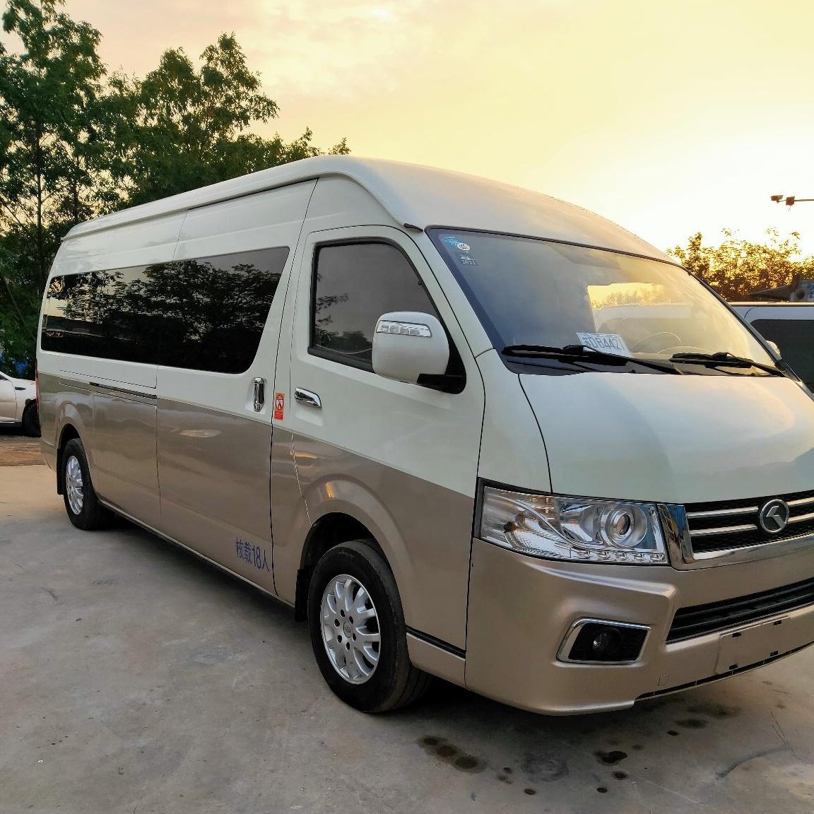 Second Hand Bus 18 Seats Kinglong Diesel Engine RHD LHD Passenger Transportation Bus