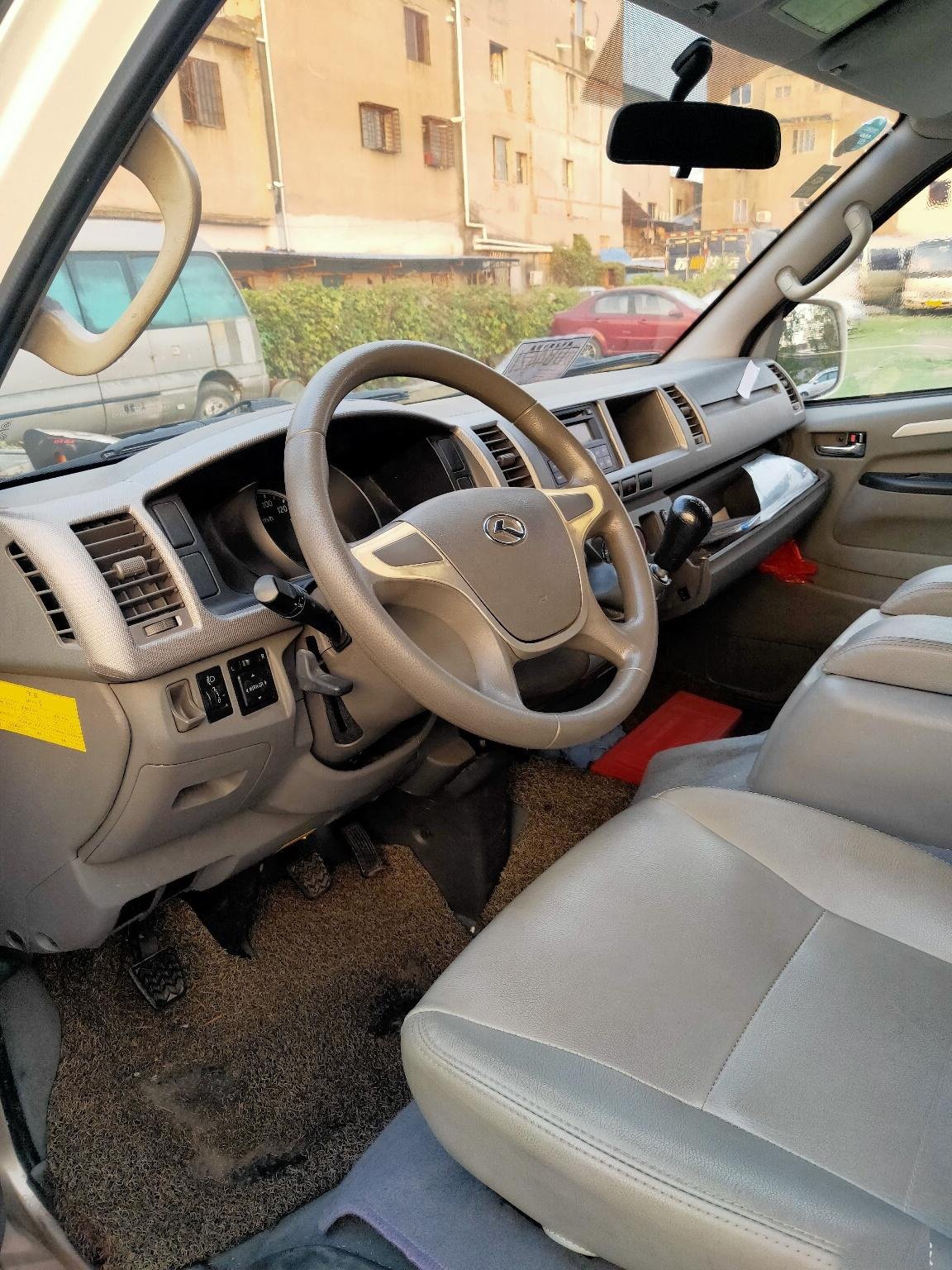 Second Hand Bus 18 Seats Kinglong Diesel Engine RHD LHD Passenger Transportation Bus