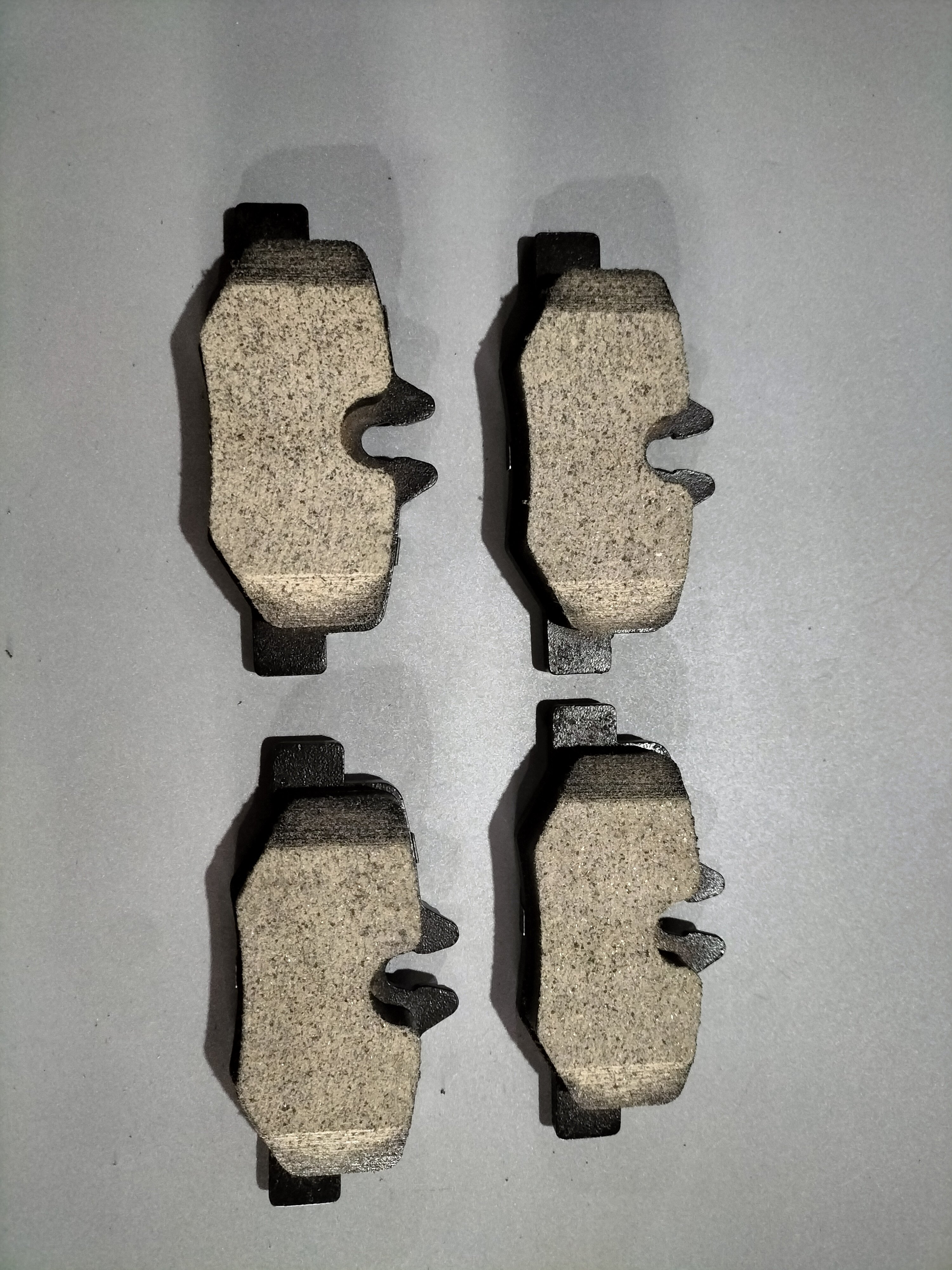 Customizable D1615 Recommend Wear-resistant Black Brake Pads for Car