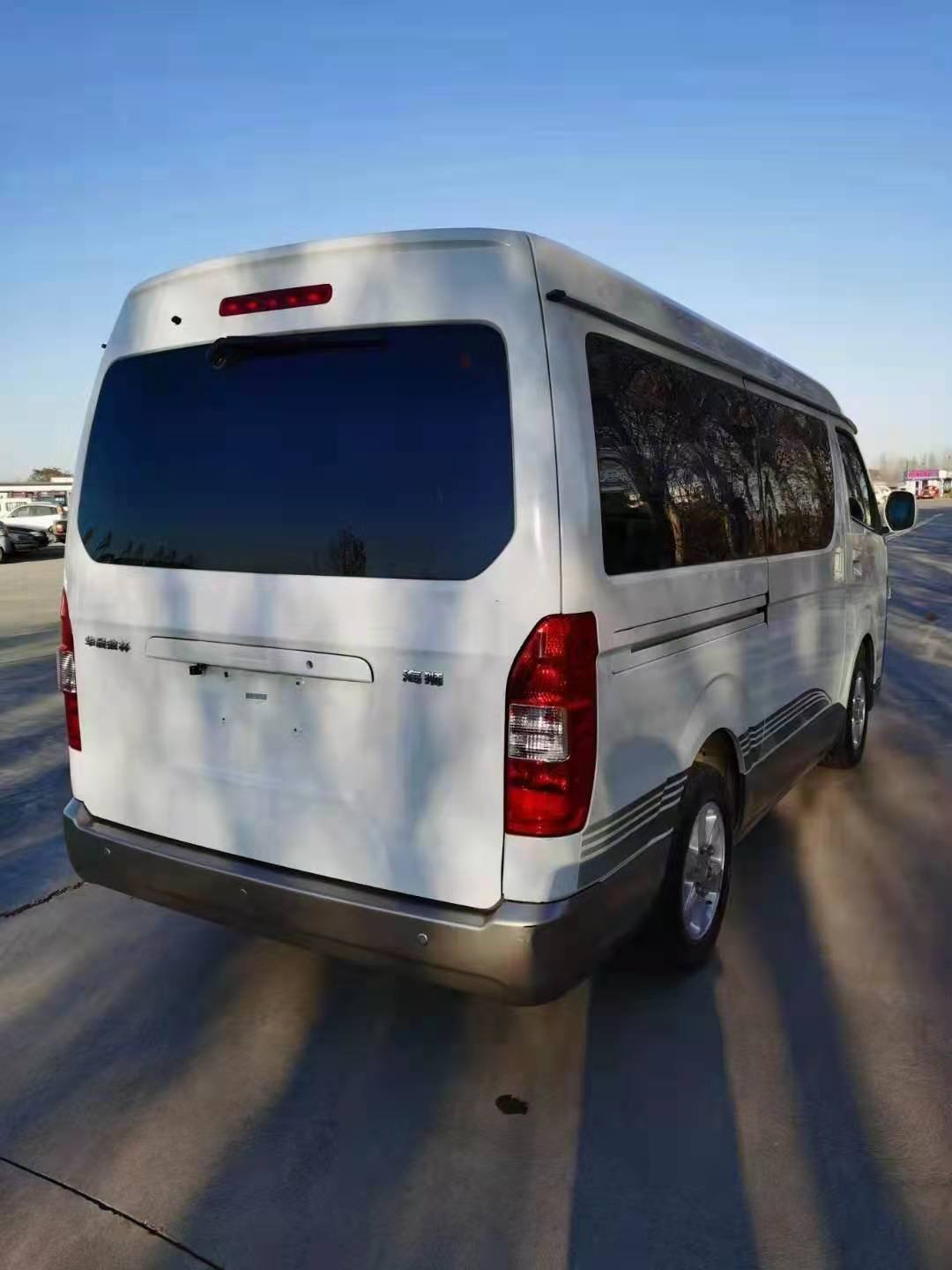 Best Selling Used Jinbei Hiace Bus 9 Seaters Mini Bus V19 Engine City Buses and Tourist Long Distance Coaches for Sale