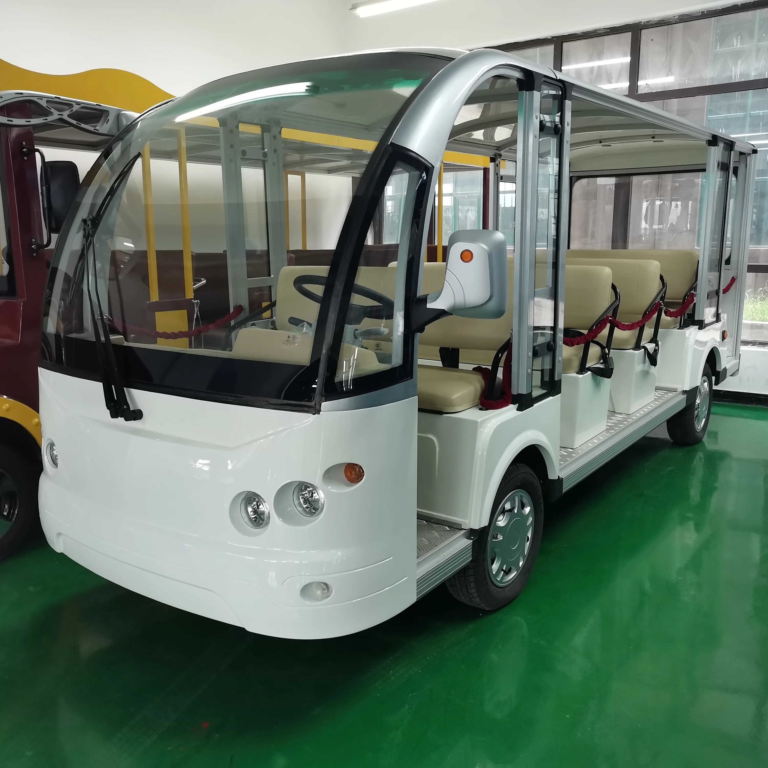 Cheap 14 Seats 7.5KW Motor Electric Sightseeing Bus Vintage Car Train with Wheel Chair Ramp for Handicapped