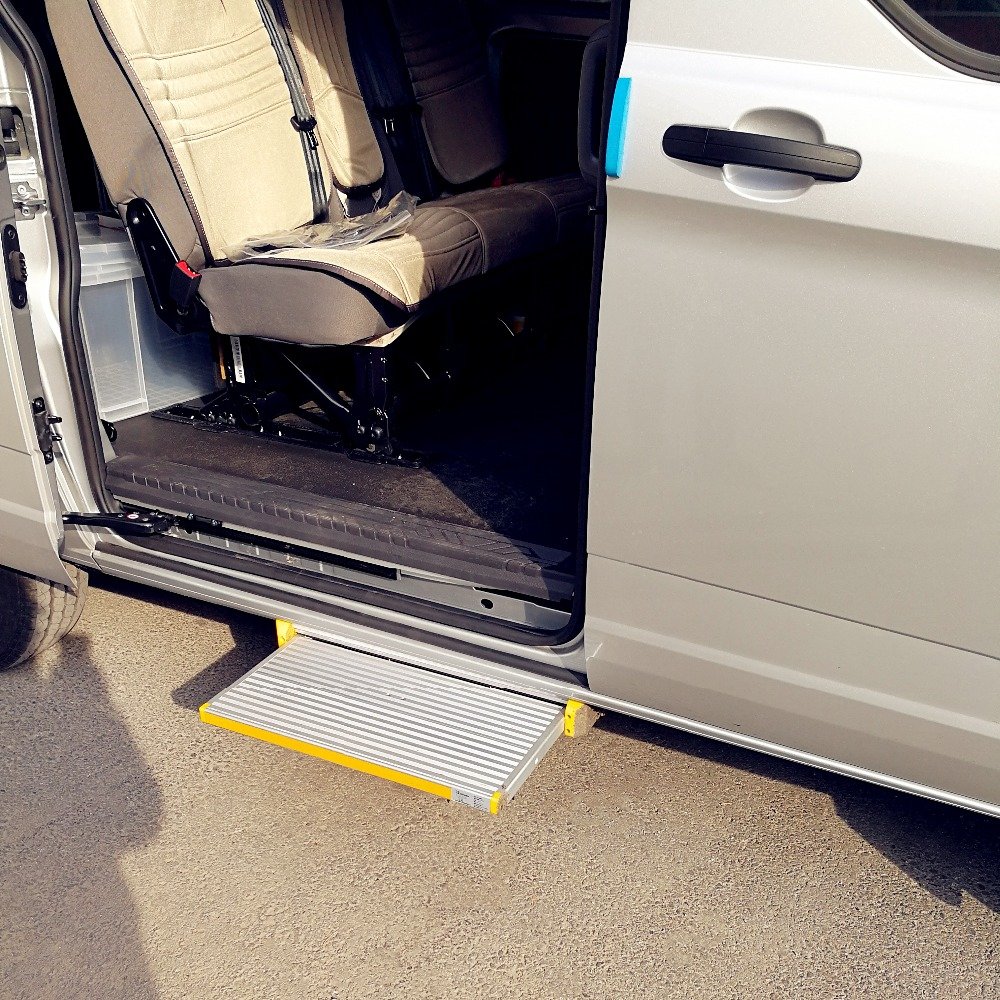 CE Certification Electric Aluminum Van Caravan Travel Trailer Camper Motorhome RV Sliding Step Entry Door Slide Foot Step