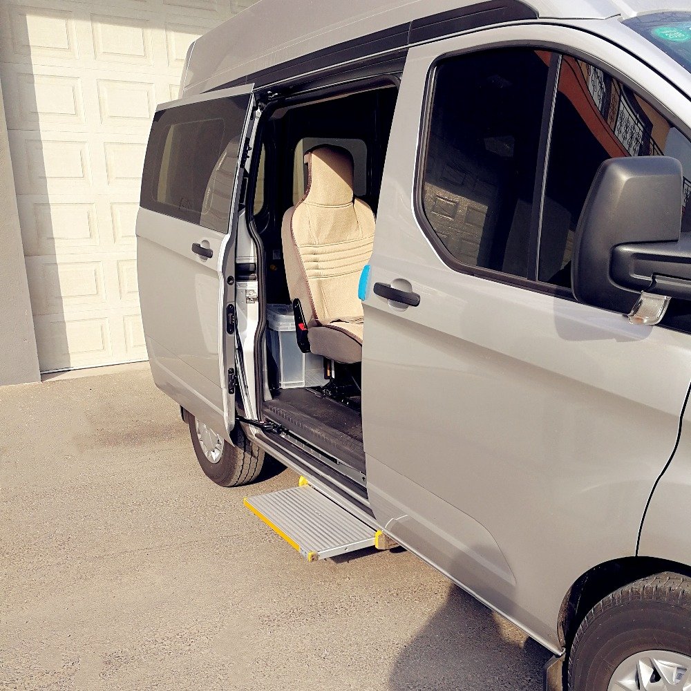 CE Certification Electric Aluminum Van Caravan Travel Trailer Camper Motorhome RV Sliding Step Entry Door Slide Foot Step
