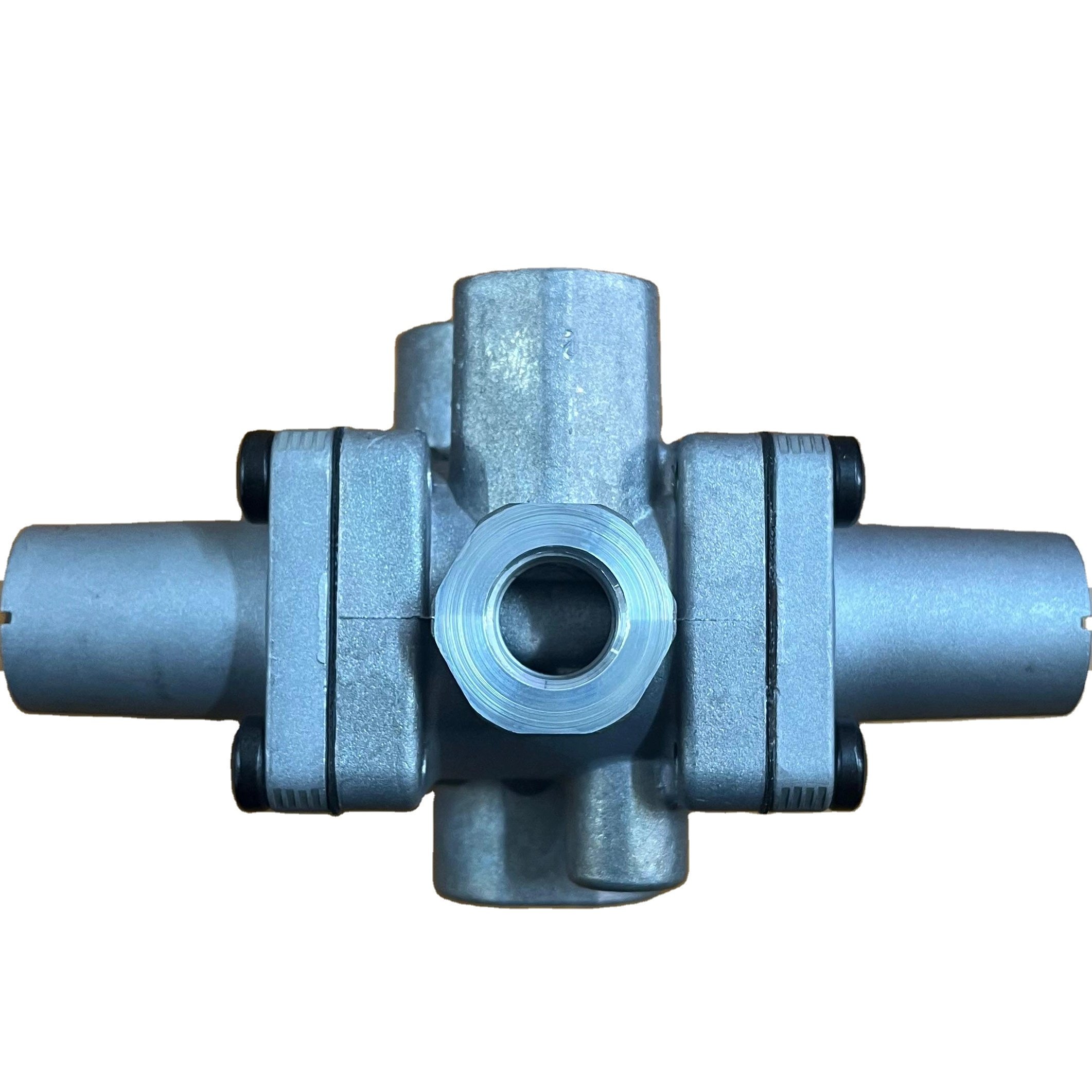 WABCO 9347023000 Quadruple System Protection Valve for Heavy Vehicles.