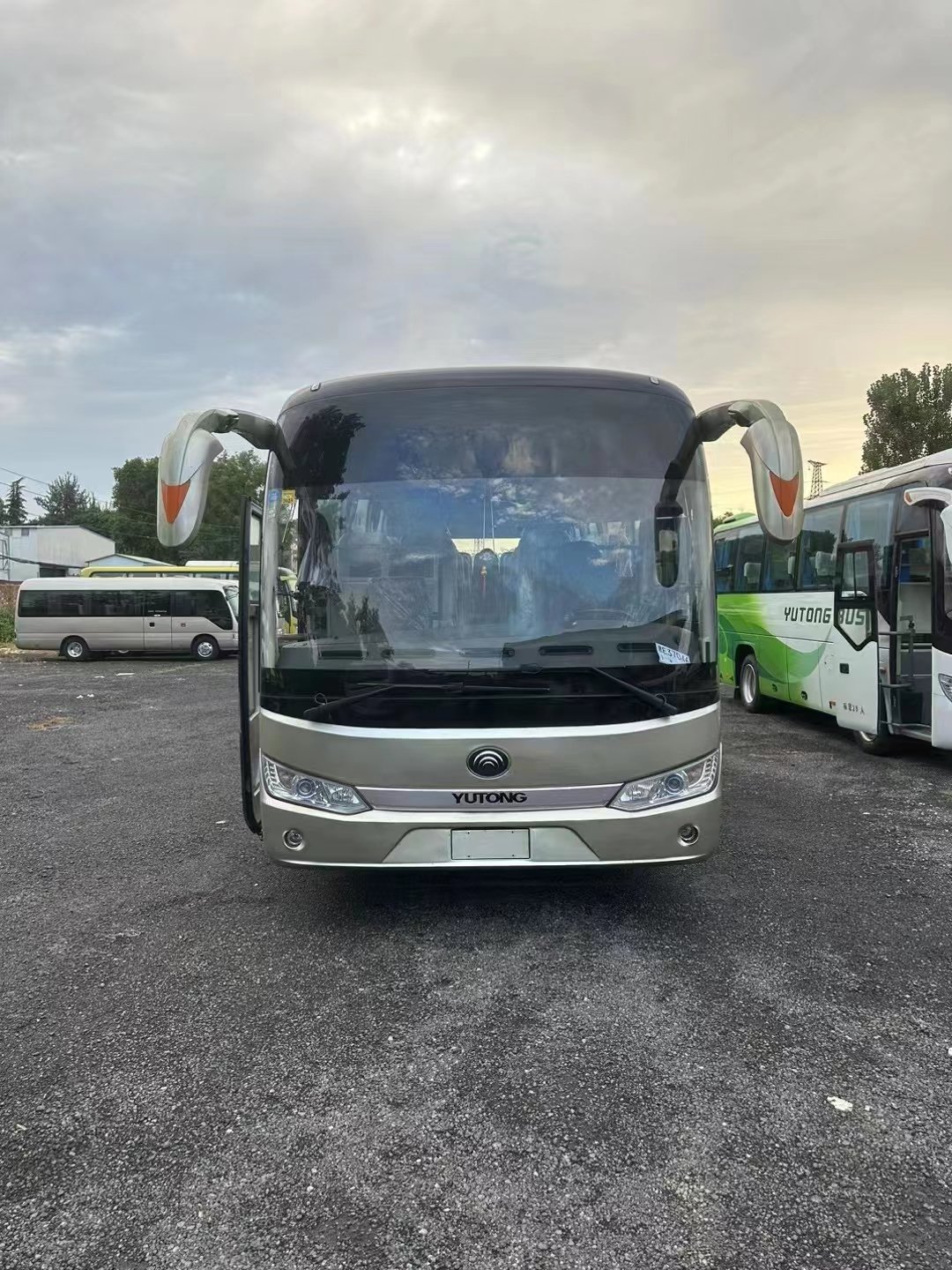 Yu Tong ZK6115 Coach Bus Luxury 49-Seater Passenger Buses With Hiace Engine Left Steer Manual Gearbox Light Interior Good Price"