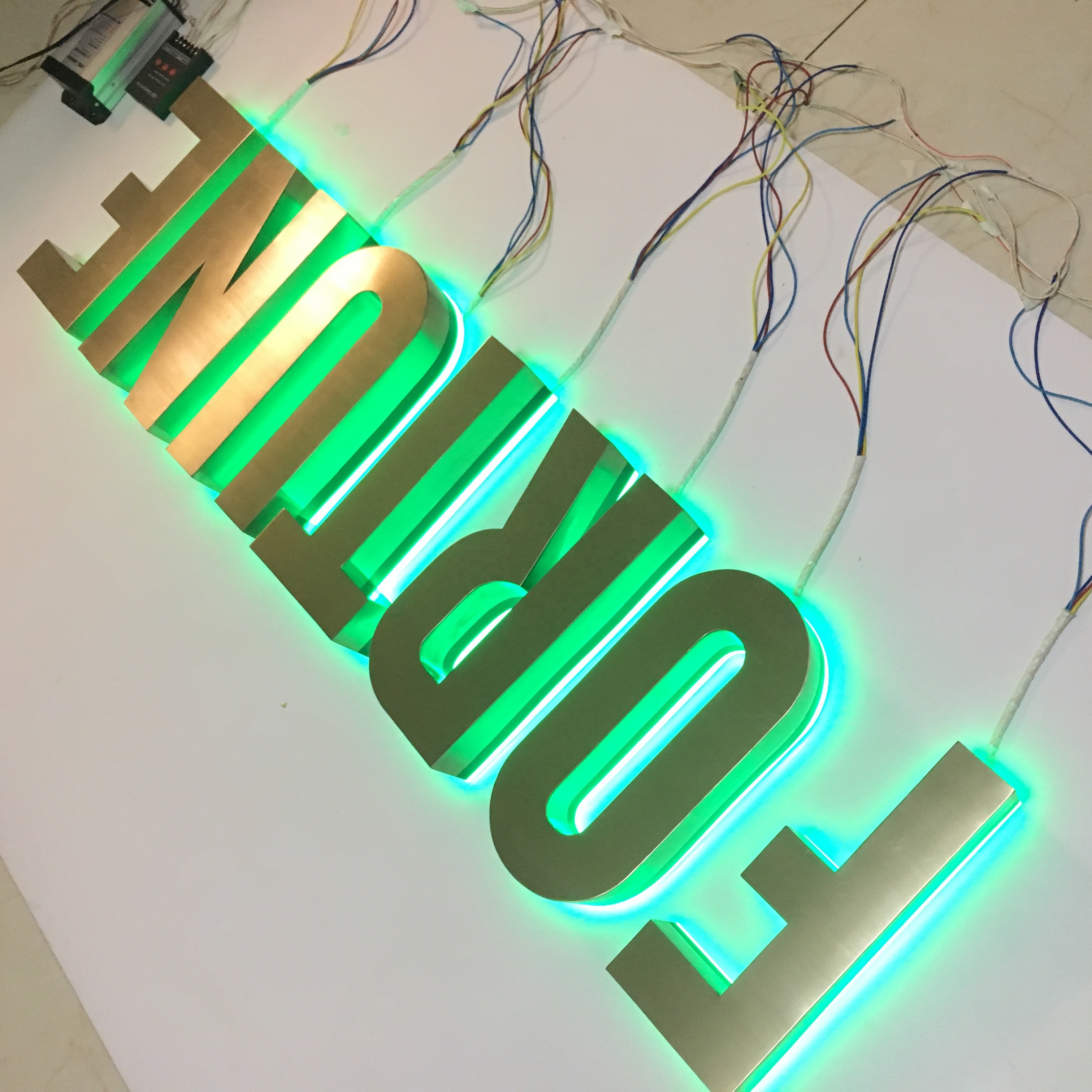 3D LED Metal Luminous Acrylic Sign Letters Free Custom LED Letters for Logo Indoor and Outdoor