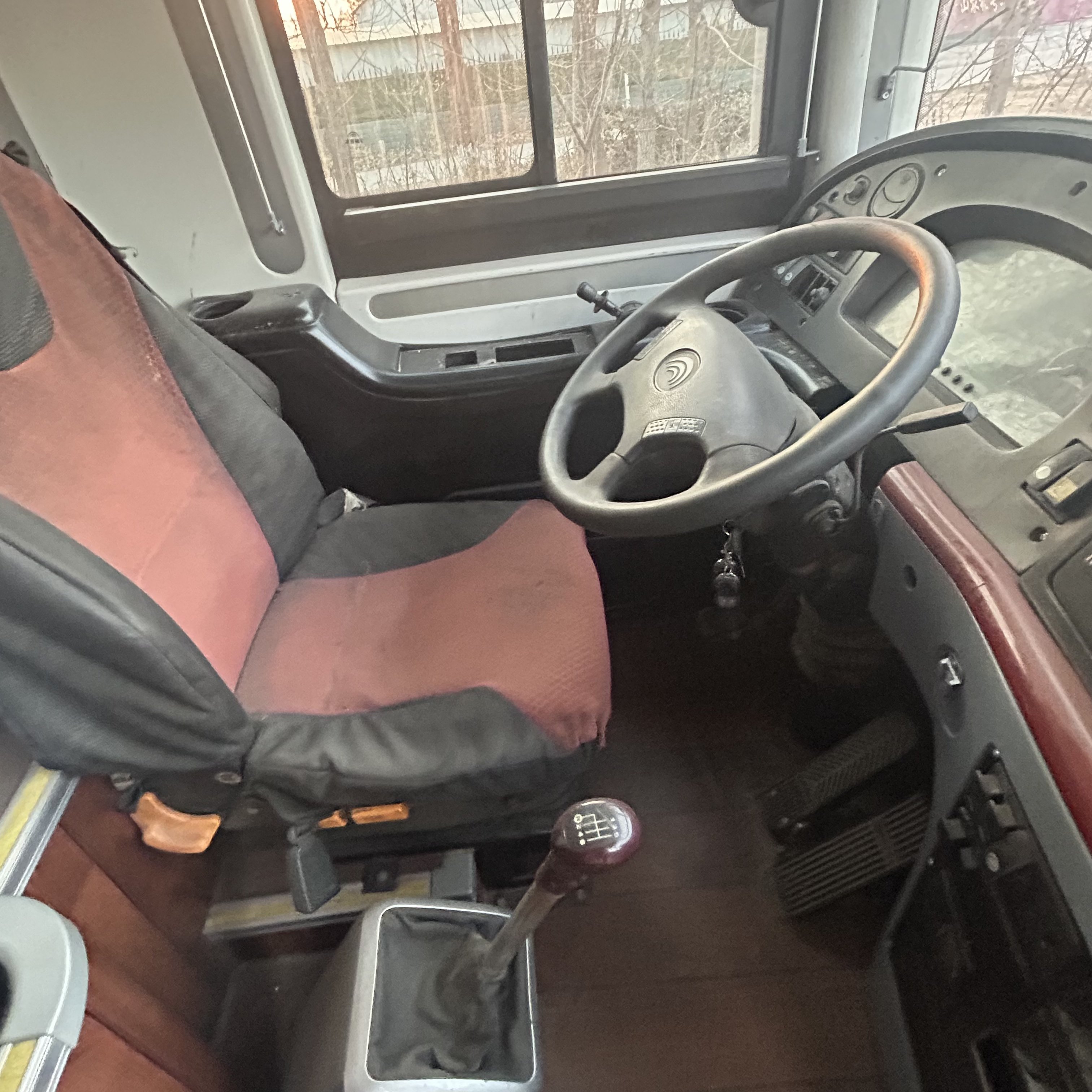 Professional Supply Y-u-t-o-n-g School Bus 40-60 Seats 4 Cylinder Y-u-t-o-n-g Bus Engine Buses