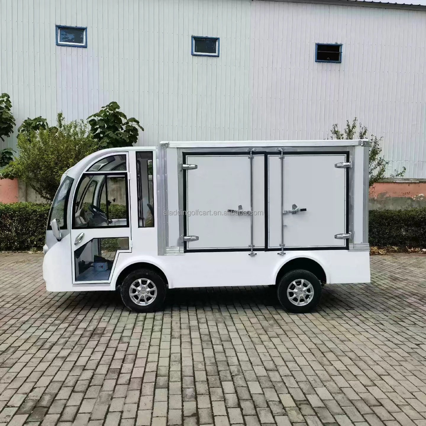 Cheapest Excellent Hill Climbing Ability Electric Utility Vehicle Utility Golf Cart With Aluminium Cargo Box