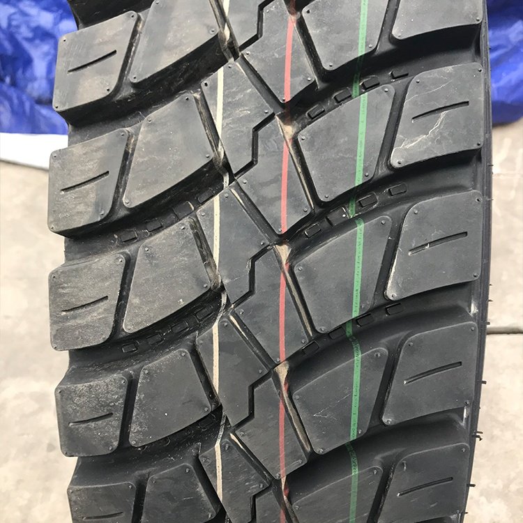 Importing China CARLEO Brand Drive Wheel 11R22.5 16PR CD33 22.5 INCH Tubeless Tires Truck and Bus Radial Tyres