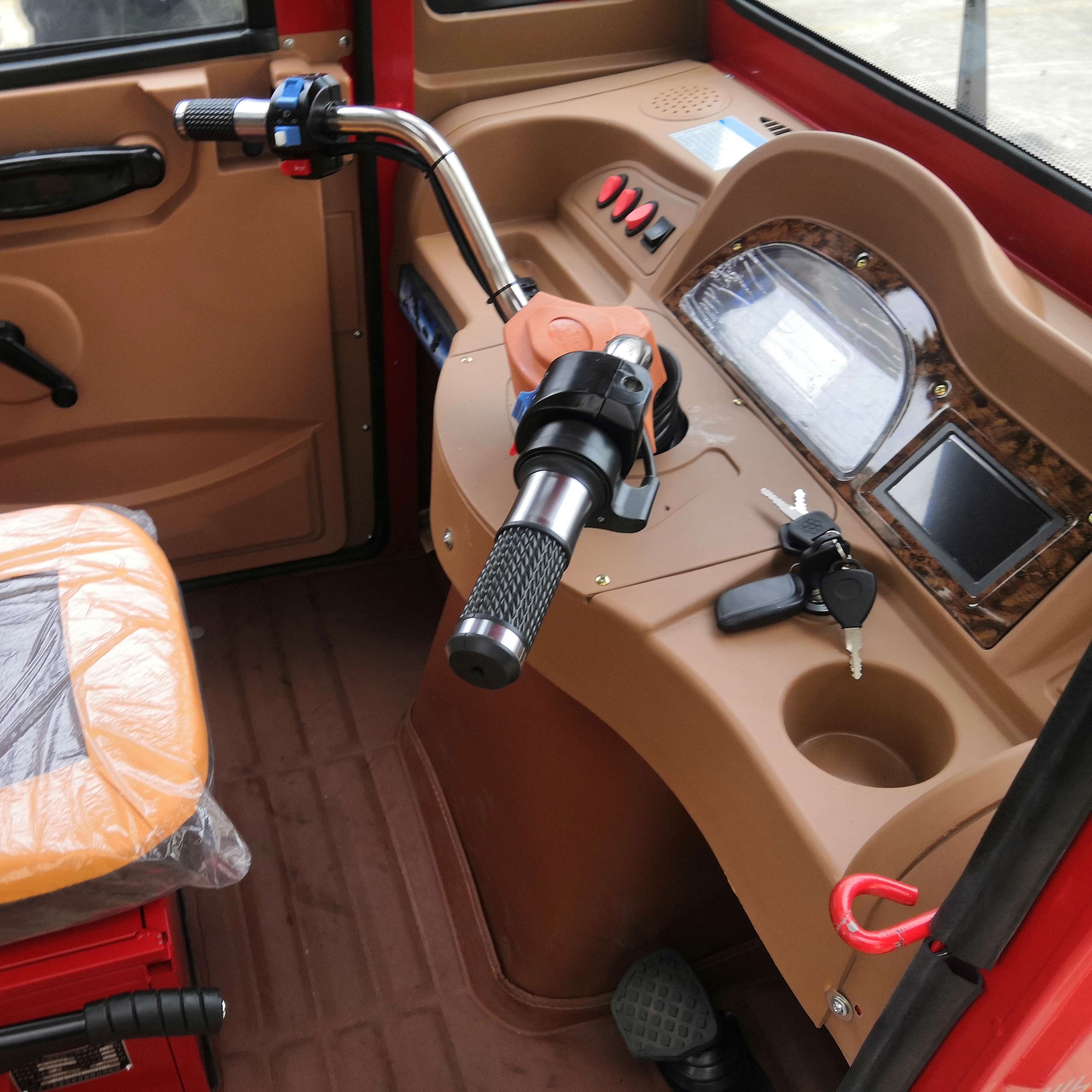 Large Space Enclosed 4-door 6-seater Electric Tricycle with air Conditioning