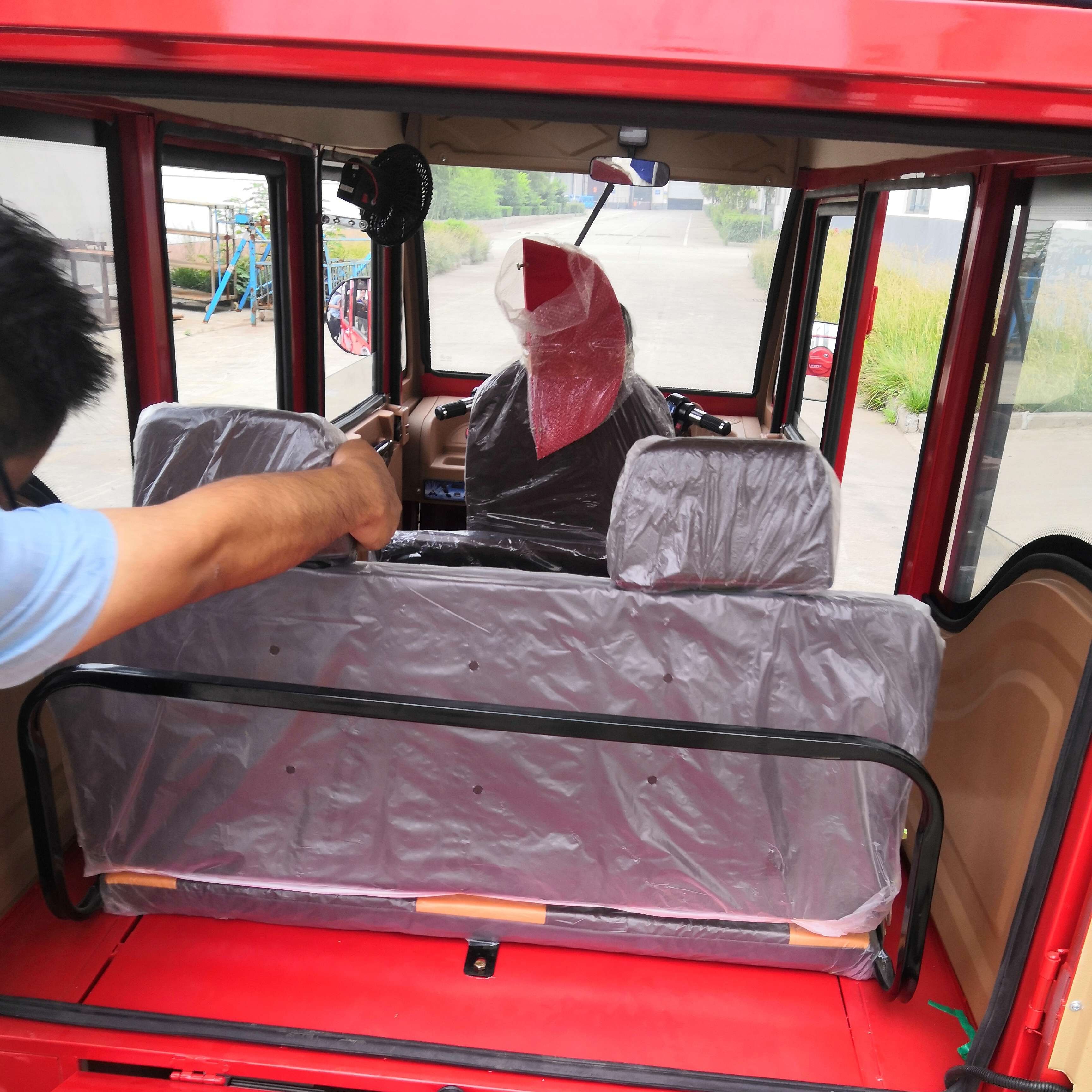 Large Space Enclosed 4-door 6-seater Electric Tricycle with air Conditioning