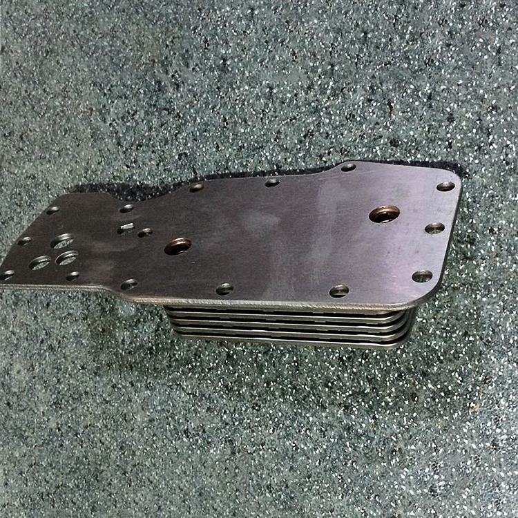 Higer Bus Spare Parts Bus Oil Cooler 101300137 Engine Oil Cooler Core