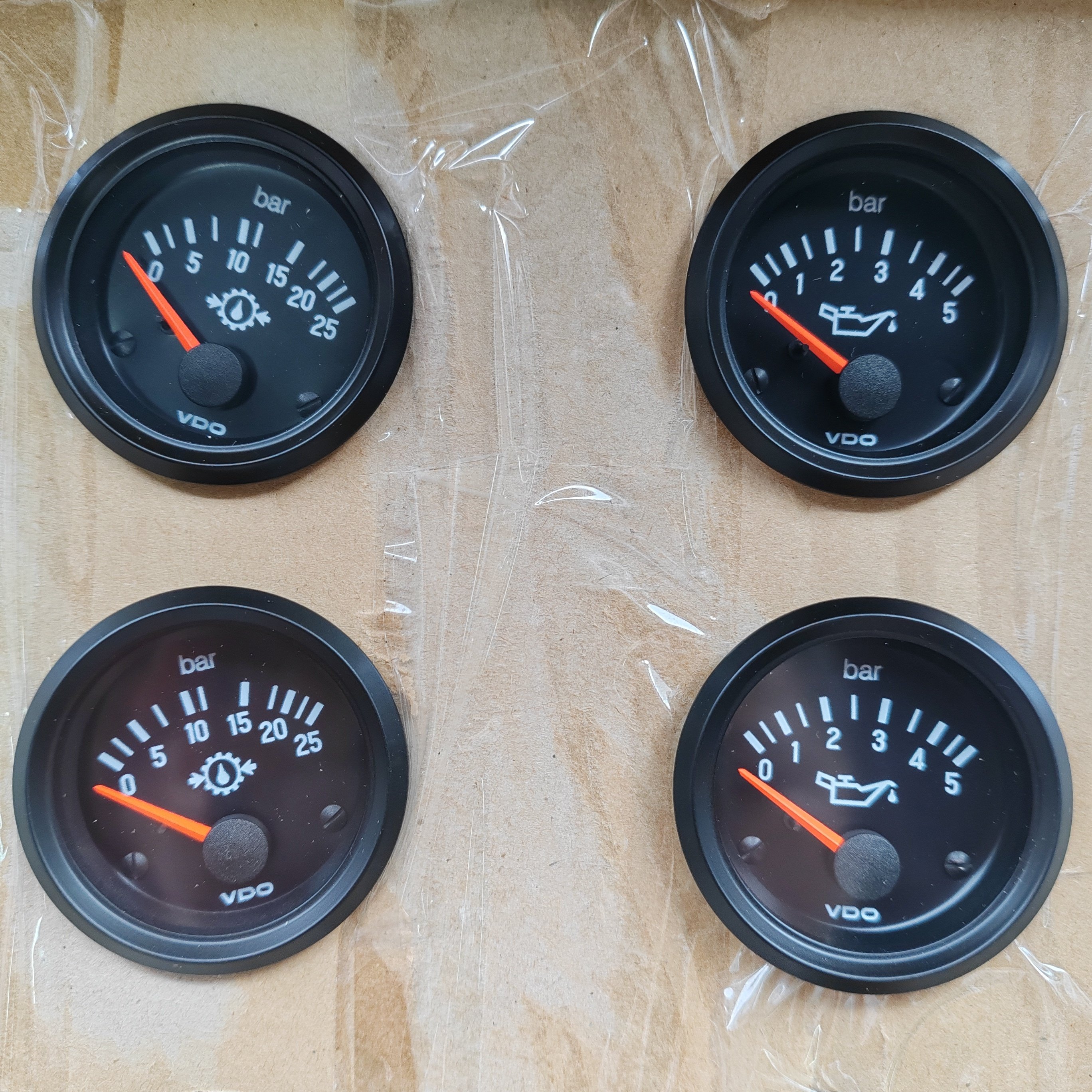 Genuine Quality VDO Accessories Gauge 350040003 Oil Pressure Gauge Meter 0-5bar 52mm Engine RPM Meter for Bus Coach