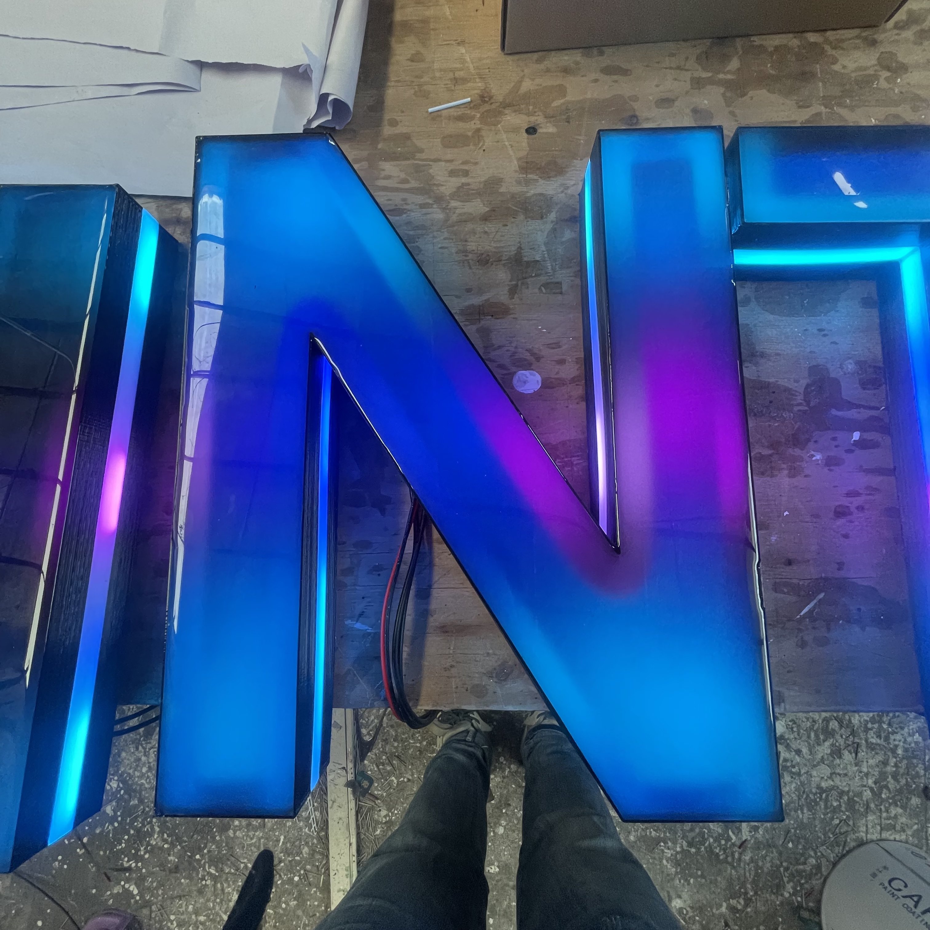 Customizable Full-Color LED Luminous Letters Adjustable Acrylic Signs for Outdoor Advertising in Hotels Entertainment Venues