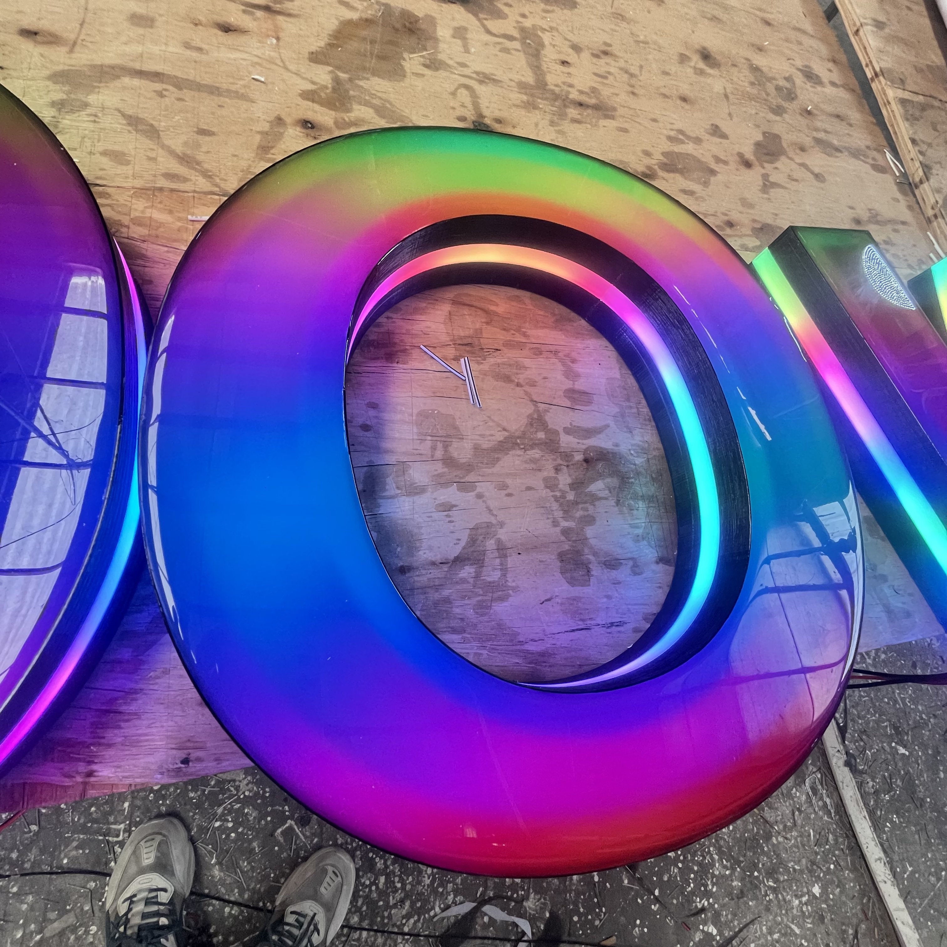 Customizable Full-Color LED Luminous Letters Adjustable Acrylic Signs for Outdoor Advertising in Hotels Entertainment Venues