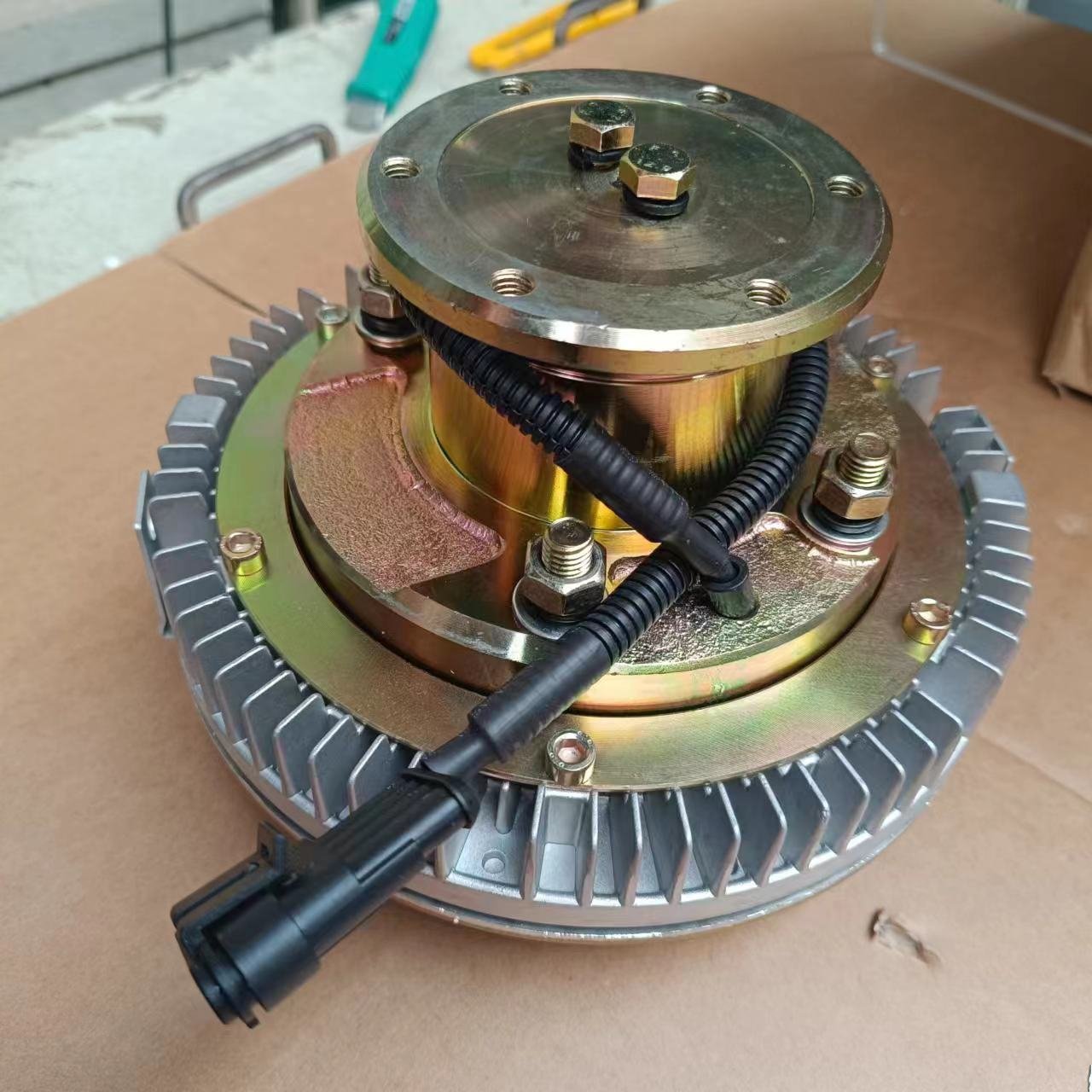 24V Electromagnetic Fan Clutch for Car Engines Bus Accessories for Yutong Kinglong Spare Parts