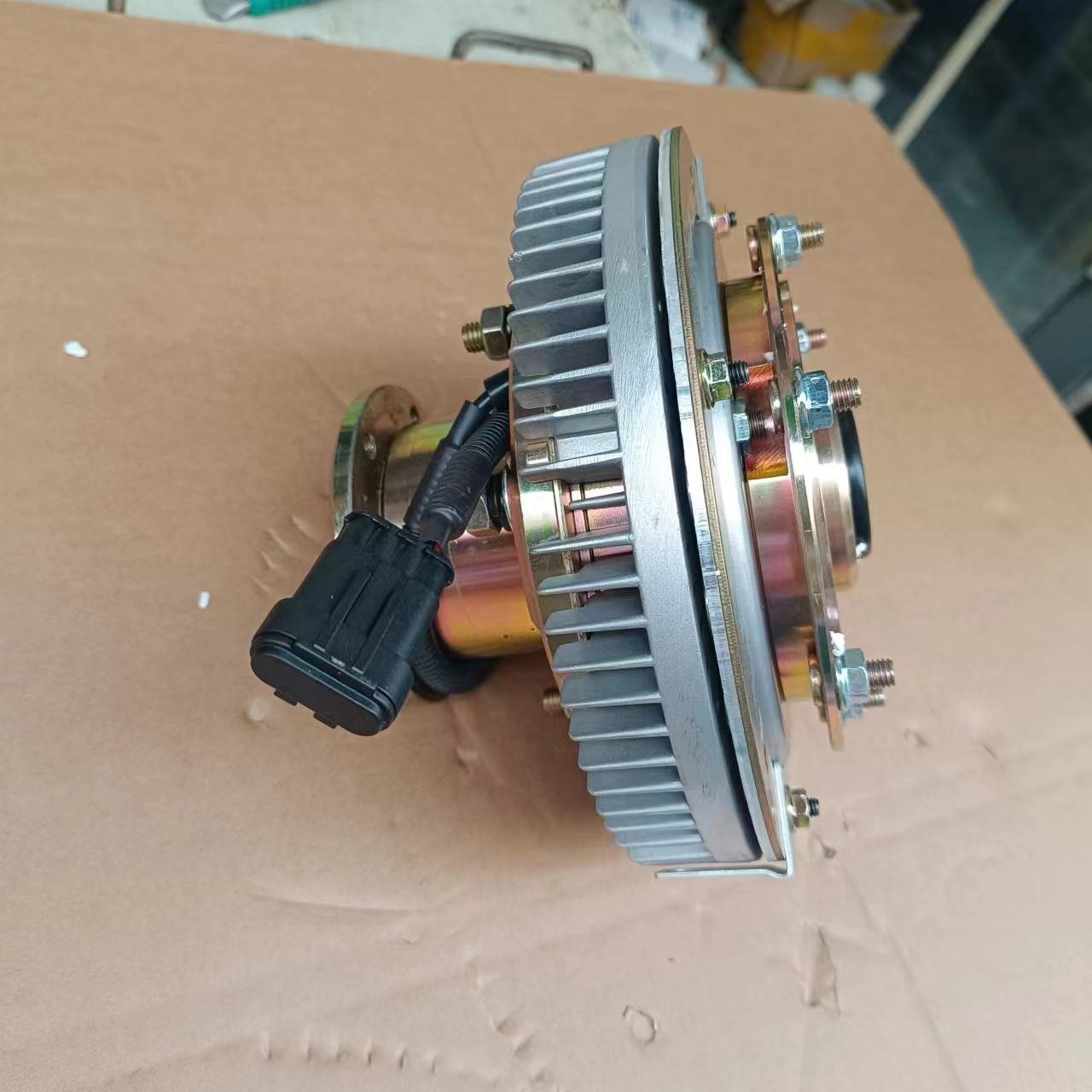 24V Electromagnetic Fan Clutch for Car Engines Bus Accessories for Yutong Kinglong Spare Parts
