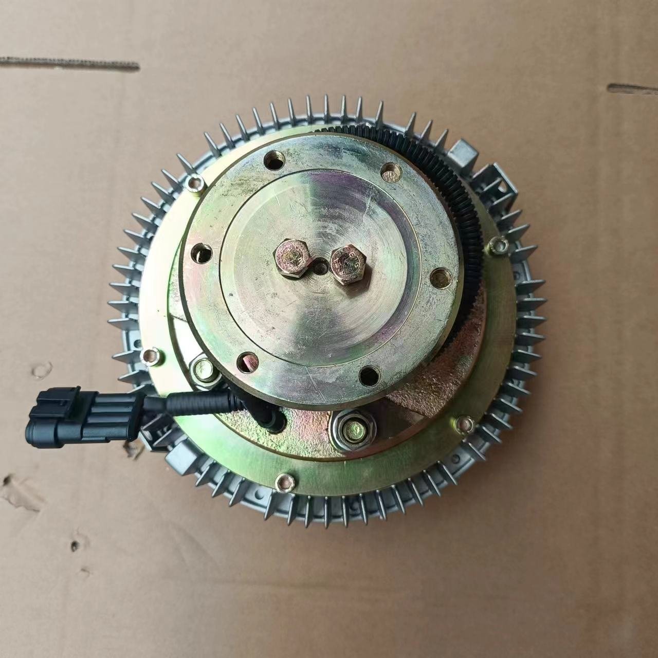 24V Electromagnetic Fan Clutch for Car Engines Bus Accessories for Yutong Kinglong Spare Parts