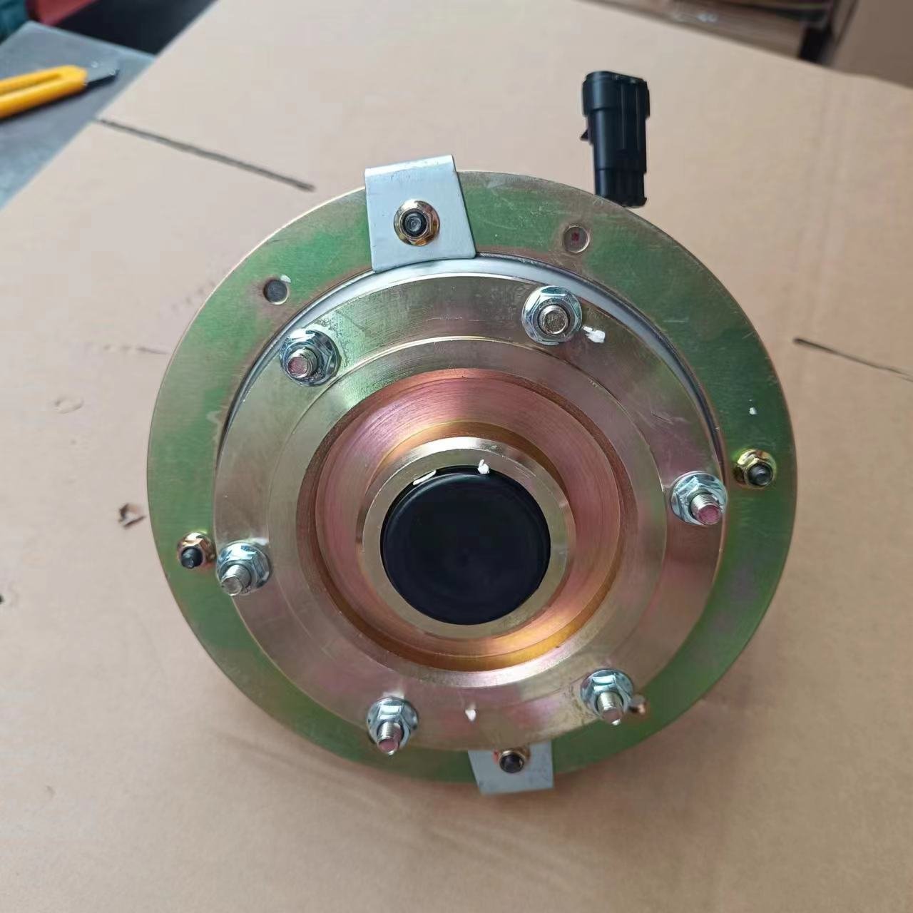 24V Electromagnetic Fan Clutch for Car Engines Bus Accessories for Yutong Kinglong Spare Parts