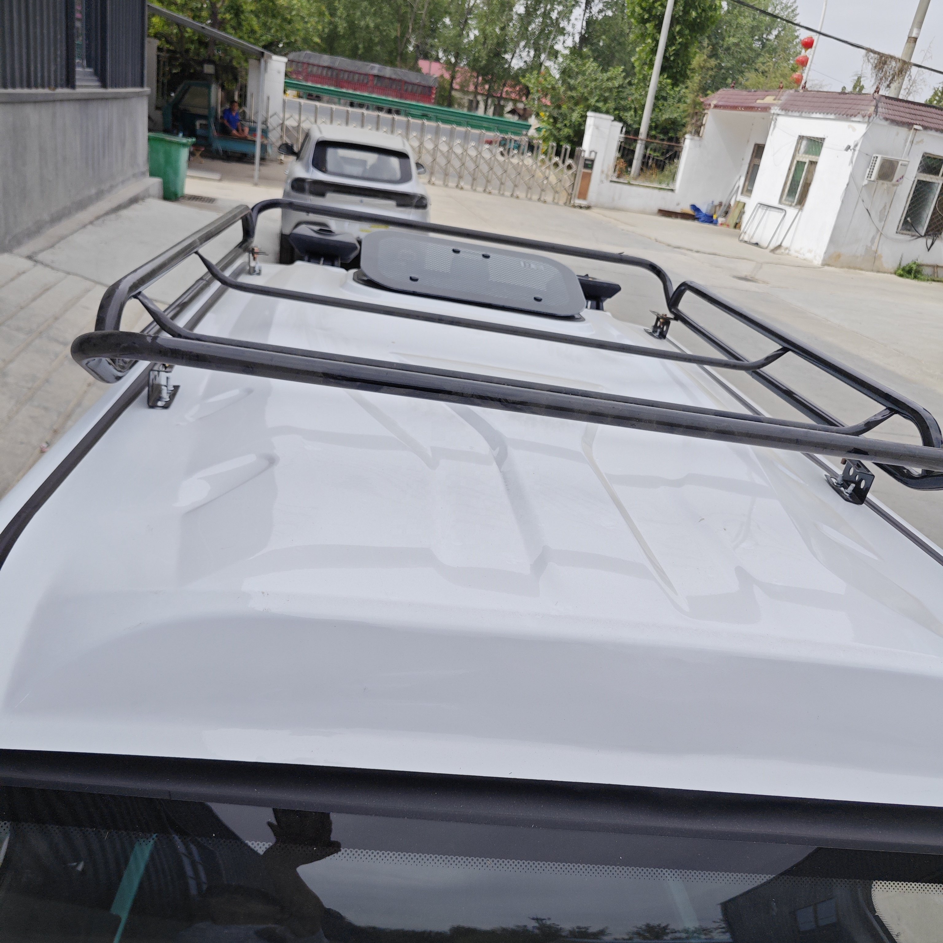 Hot Selling Four Wheels Electric Truck Bus Baggage Holder Mini Car New Energy Vehicle Made in China Hybrid MINI Ev BUS