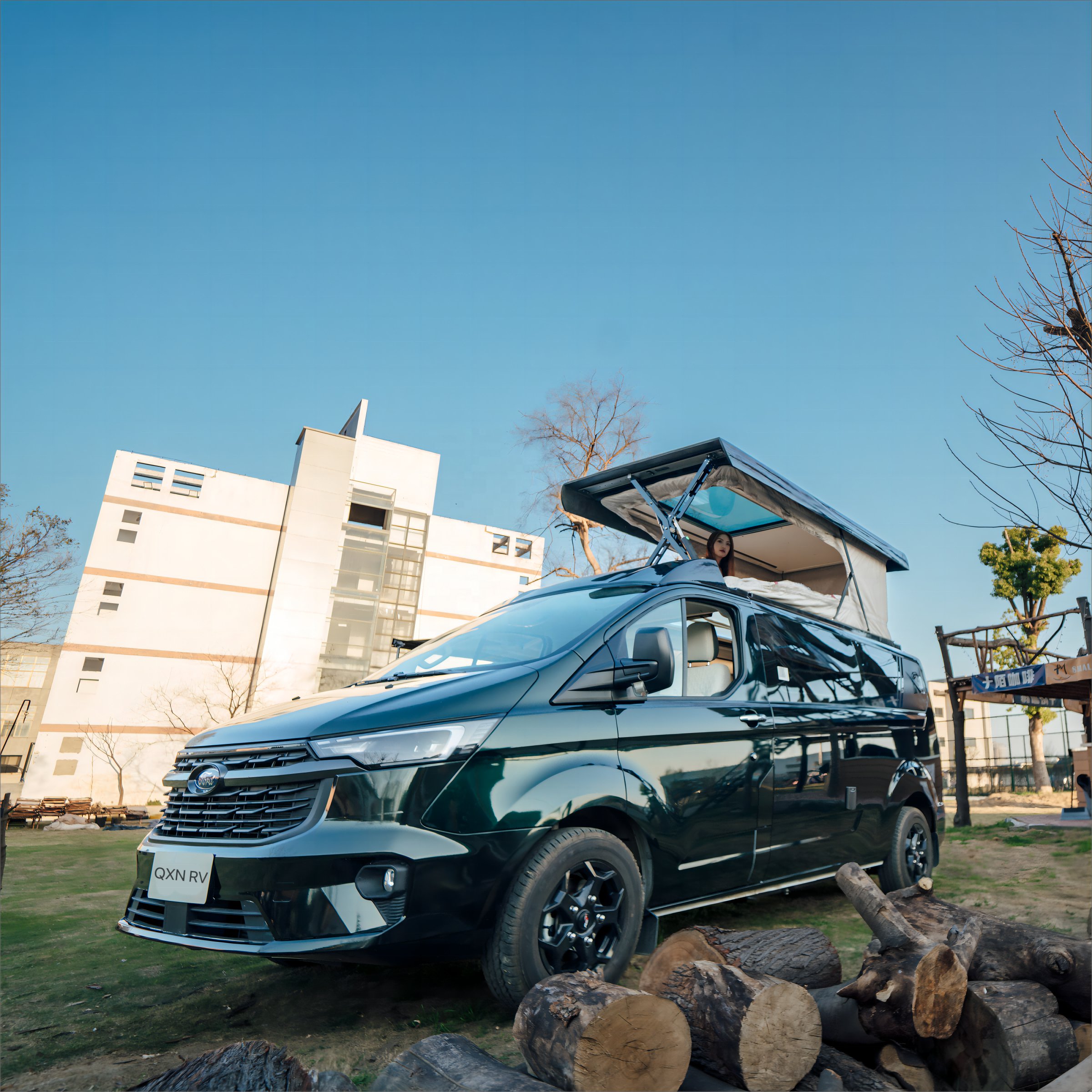 QXN RV X500 Used Car 4-Seater Gasoline Bus Turbo Engine Automatic Gearbox Hydraulic Steering System R16 Tires Rear Leather FWD