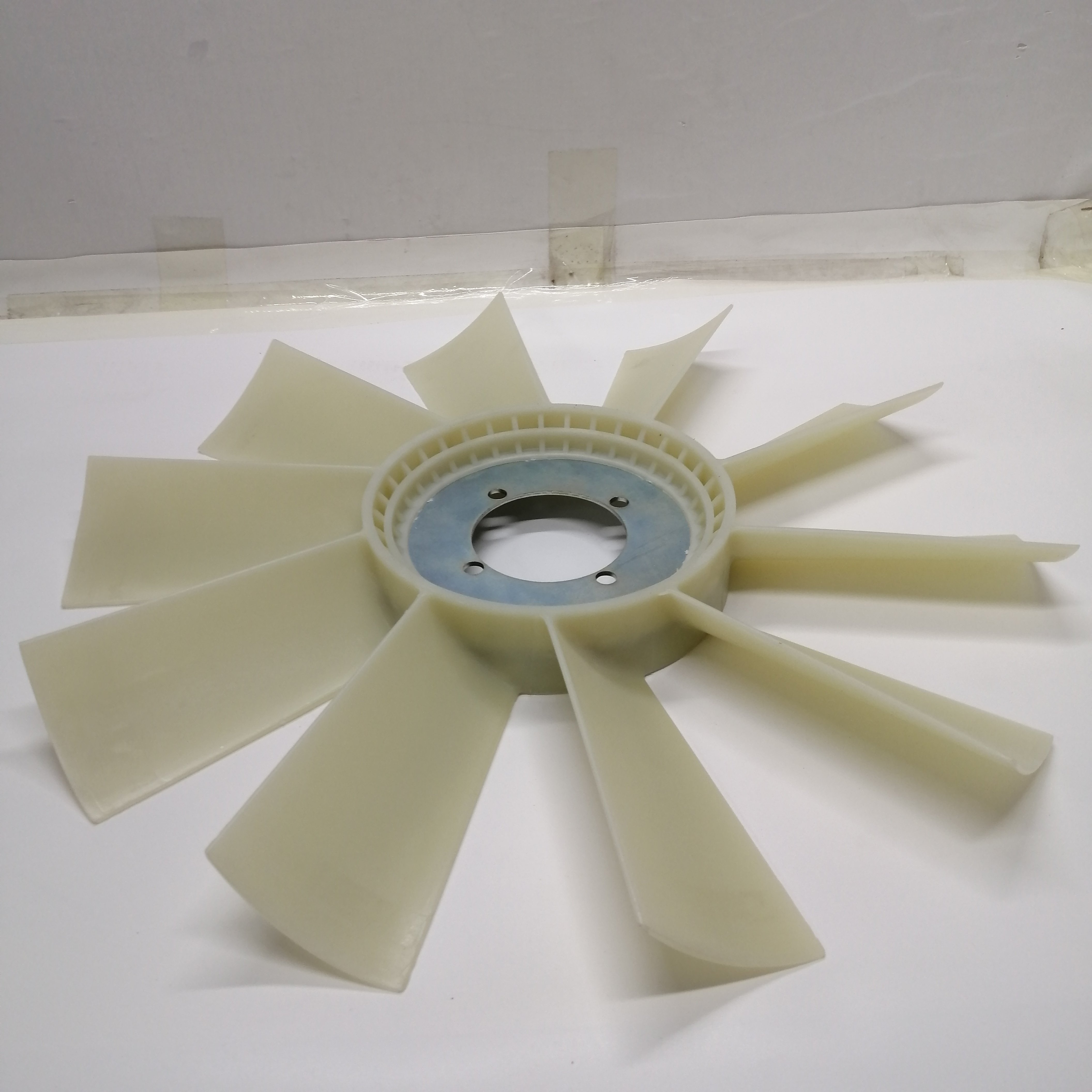 Russia Foton and Kamaz Truck ISF2.8 Oil Fan 020003344F New Condition for Engine Cooling System