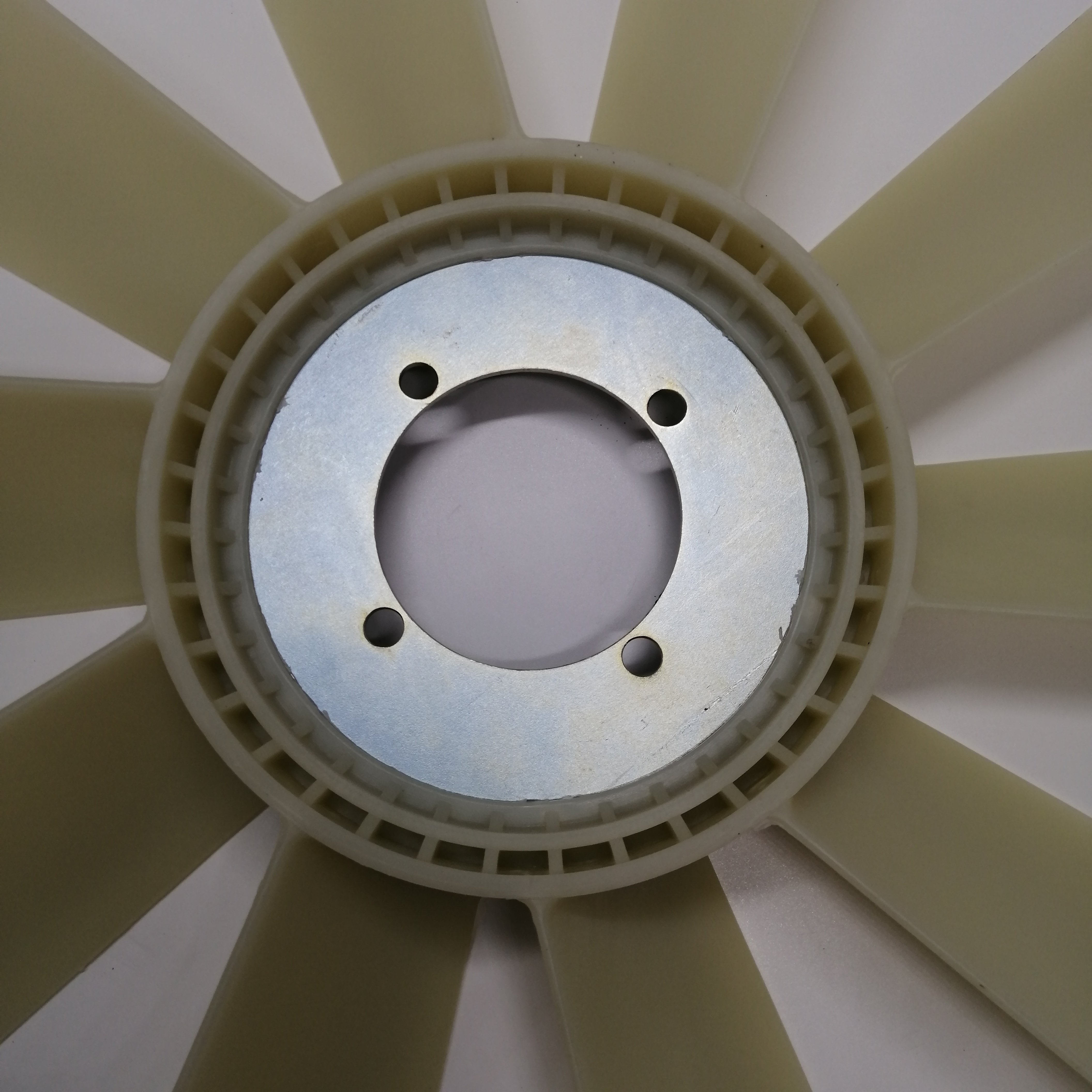 Russia Foton and Kamaz Truck ISF2.8 Oil Fan 020003344F New Condition for Engine Cooling System