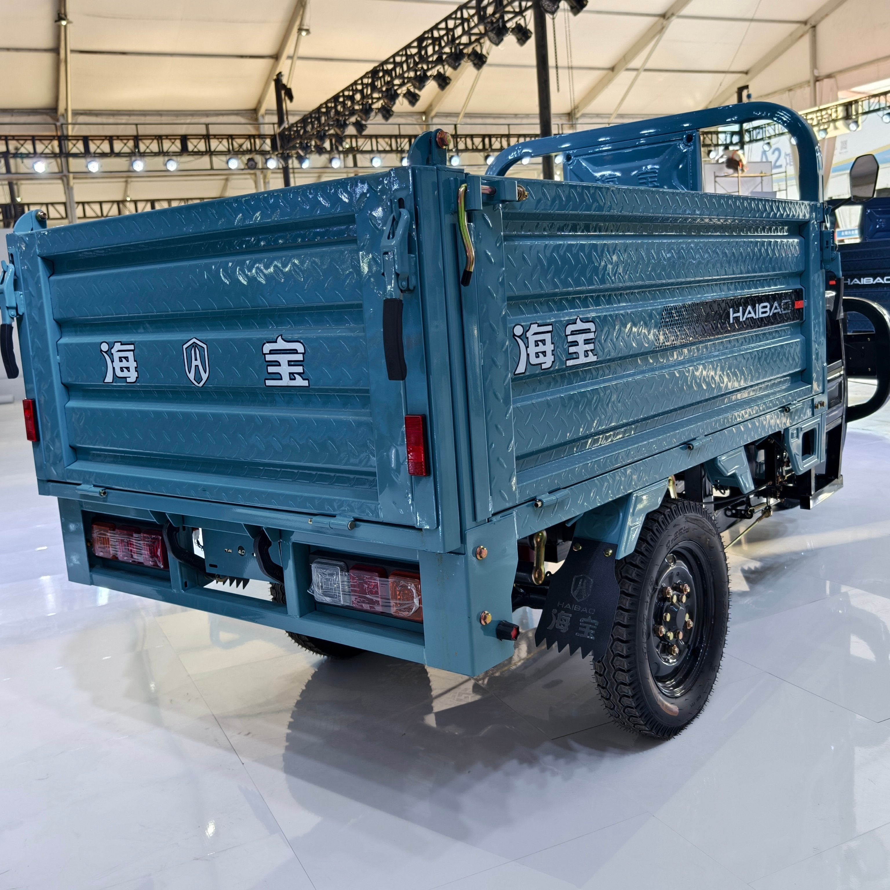Small Dump Truck Electric Tricycles Mid Engine Adult 3 Wheel Electric Tricycles Cargo