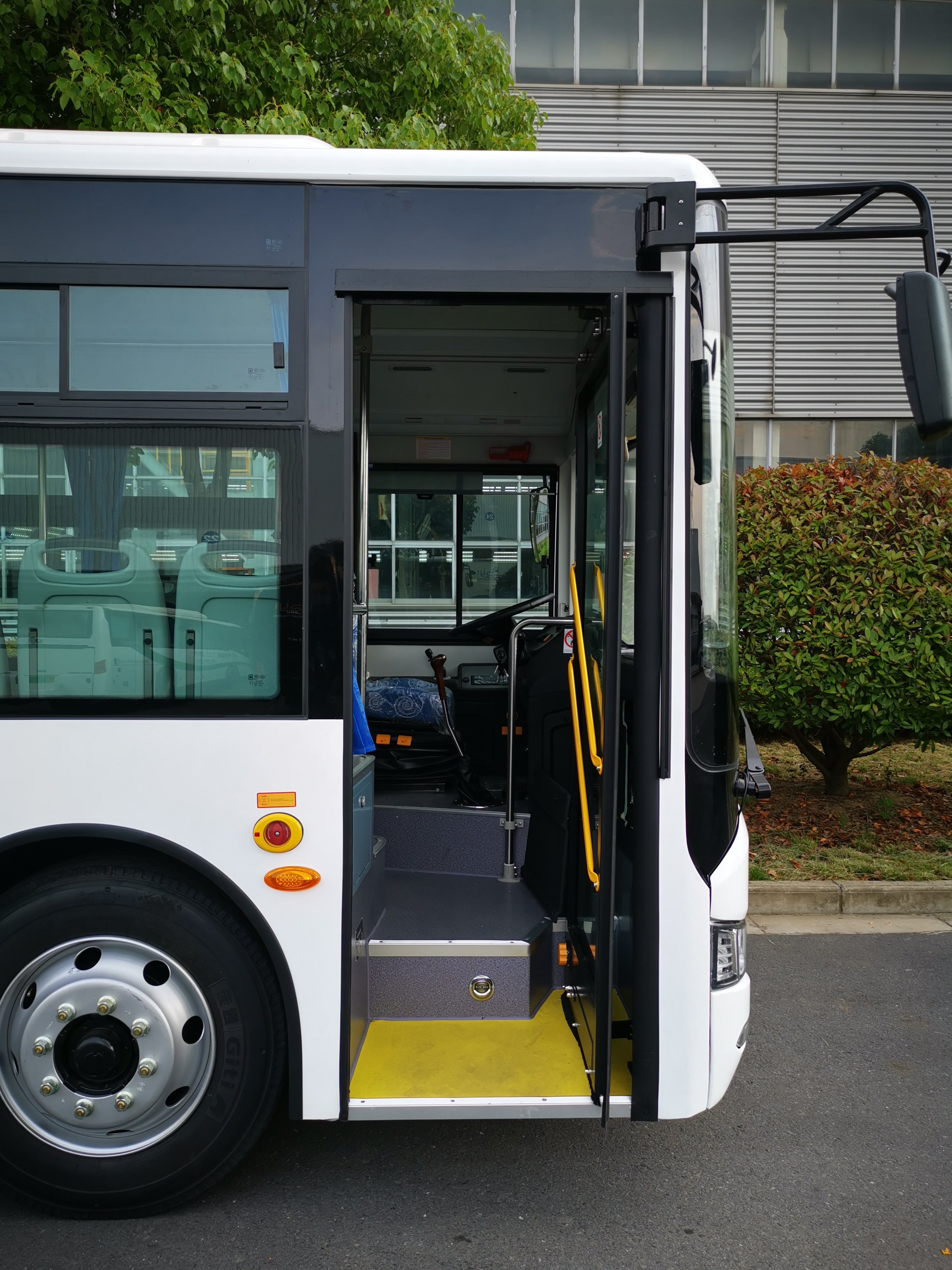 Wholesale 2025 Factory Custom 8.15m 26-seat 2-door Rear Cummins Euro 6 Diesel Powered City Bus for Chile Market Hot Selling